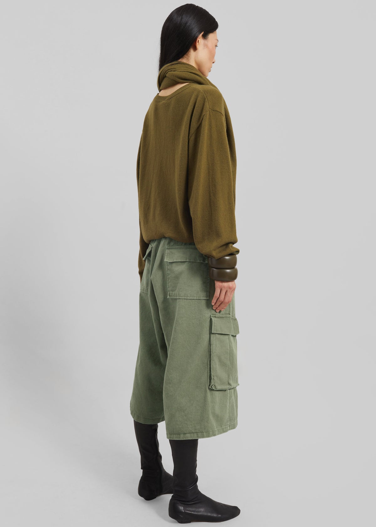 Dorva Cargo Bermuda Shorts - Pale Olive - 10
