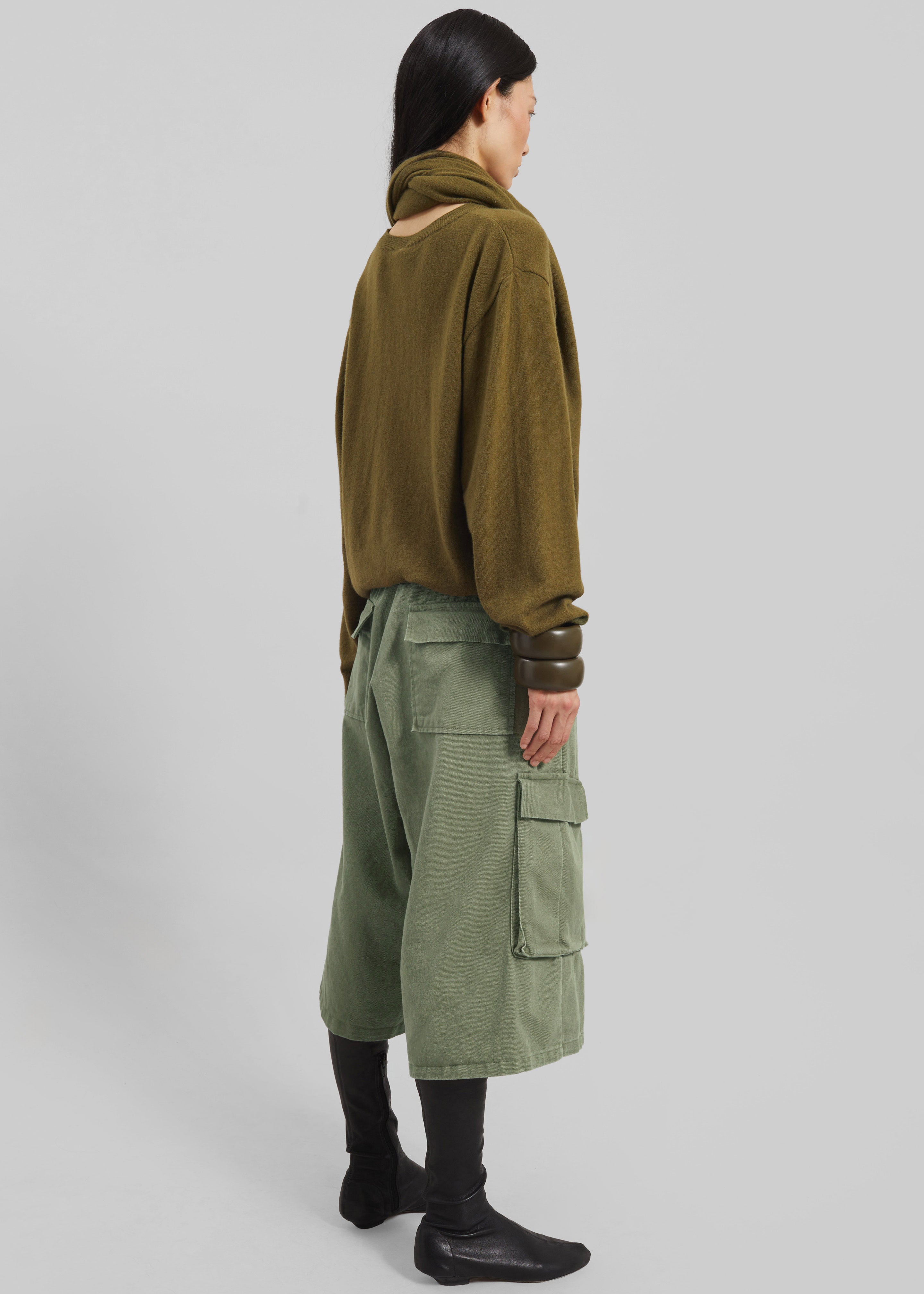 Dorva Cargo Bermuda Shorts - Pale Olive - 10