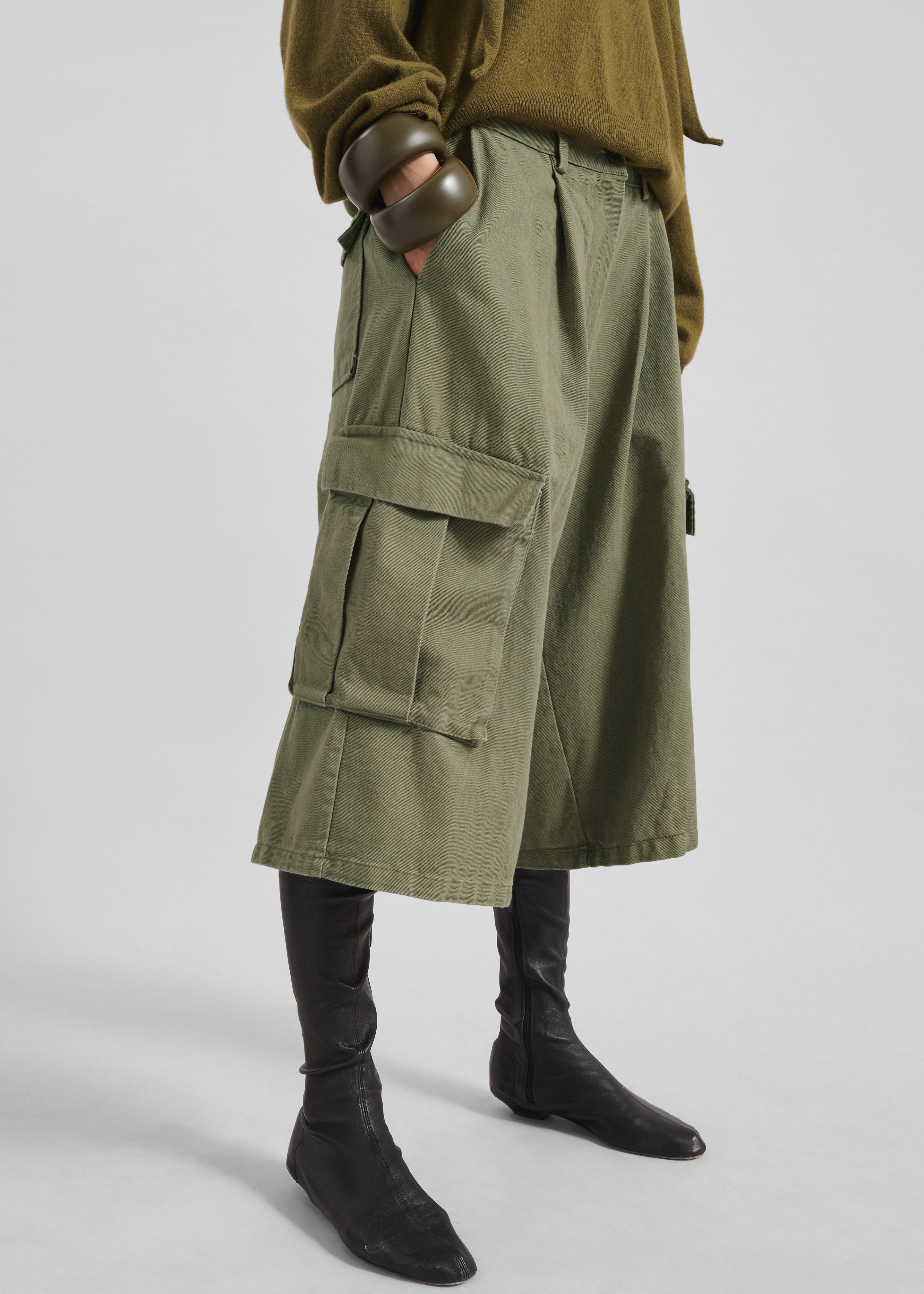 Dorva Cargo Bermuda Shorts - Pale Olive - 2