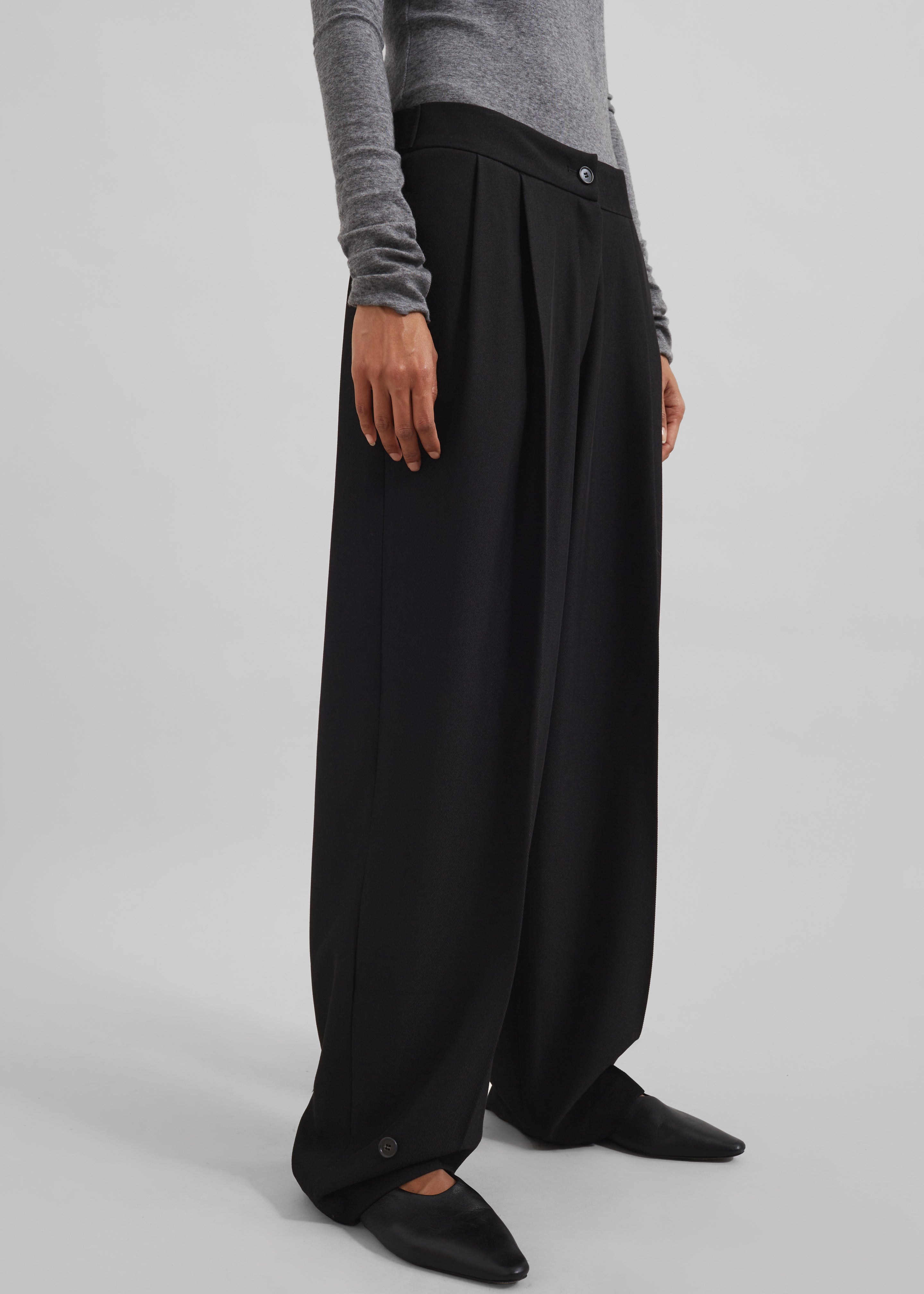 Doyer Pleated Trousers - Black - 5
