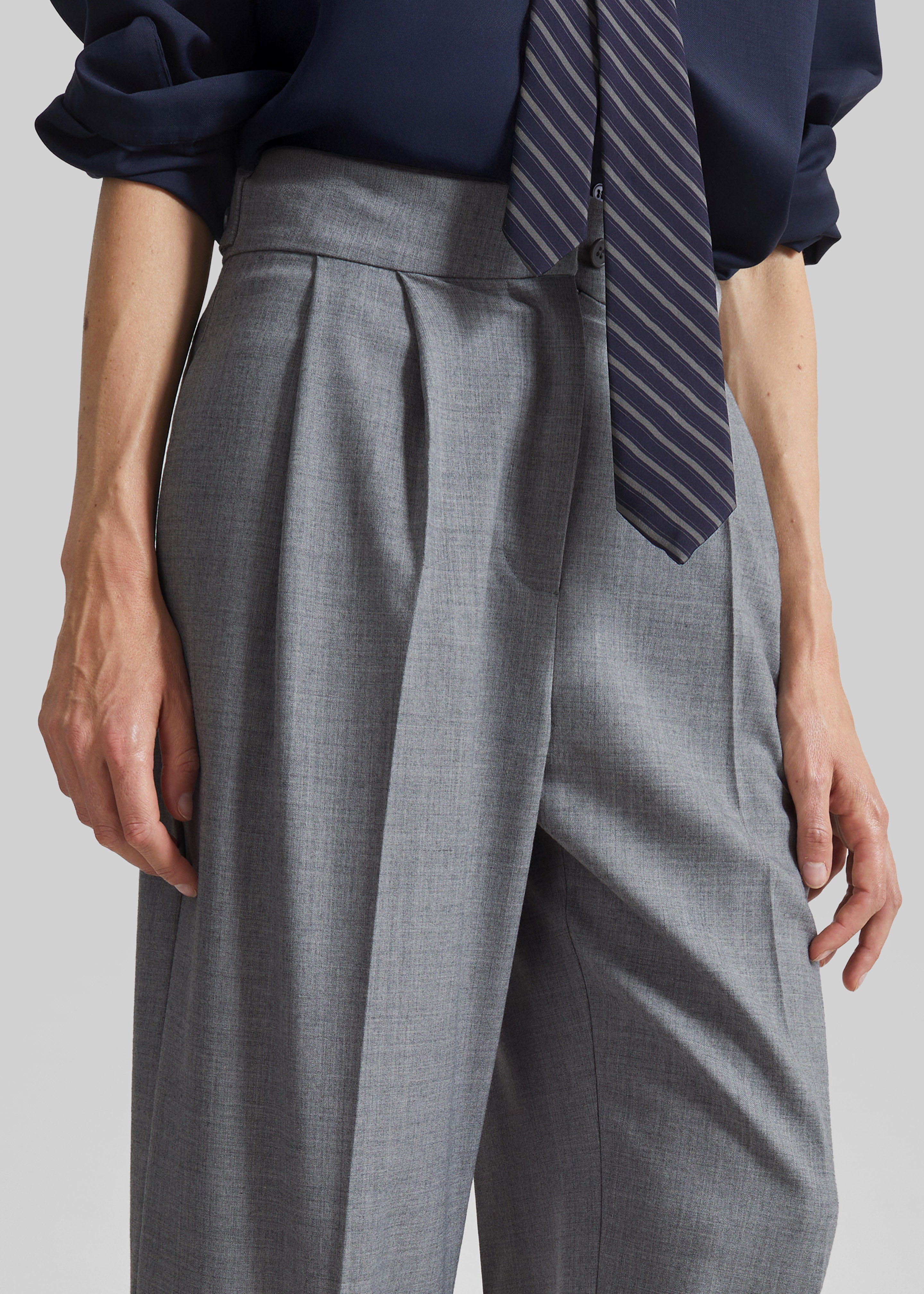 Doyer Pleated Trousers - Light Grey - 6