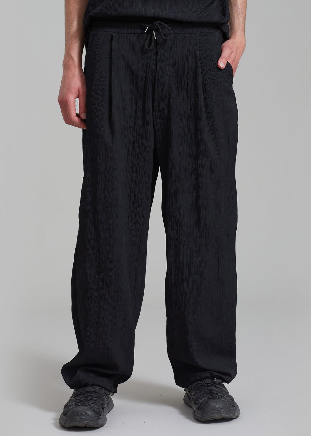 Eliott Crinkle Pants - Black - 1