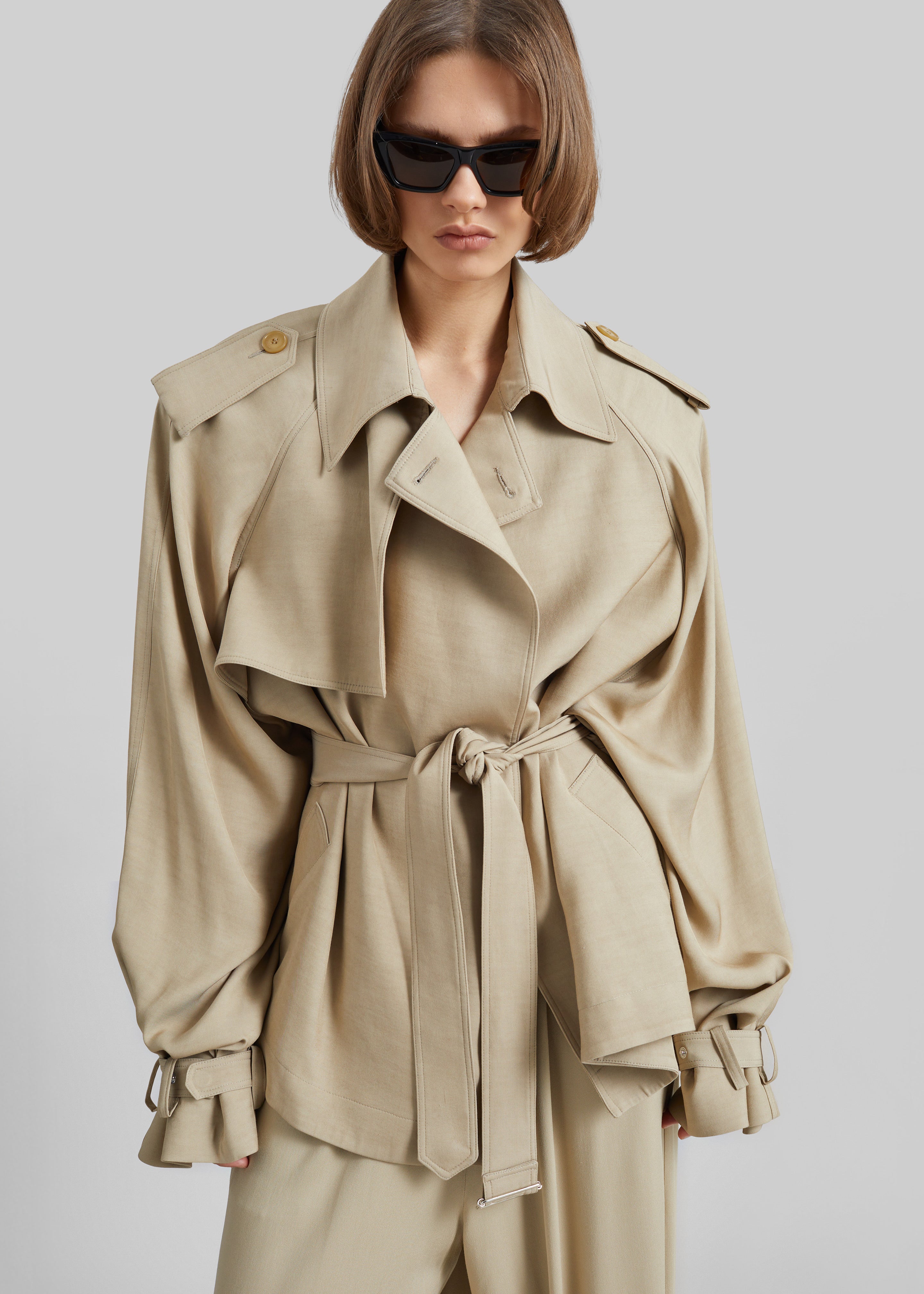 Elva Fluid Short Trench - Beige – The Frankie Shop Europe