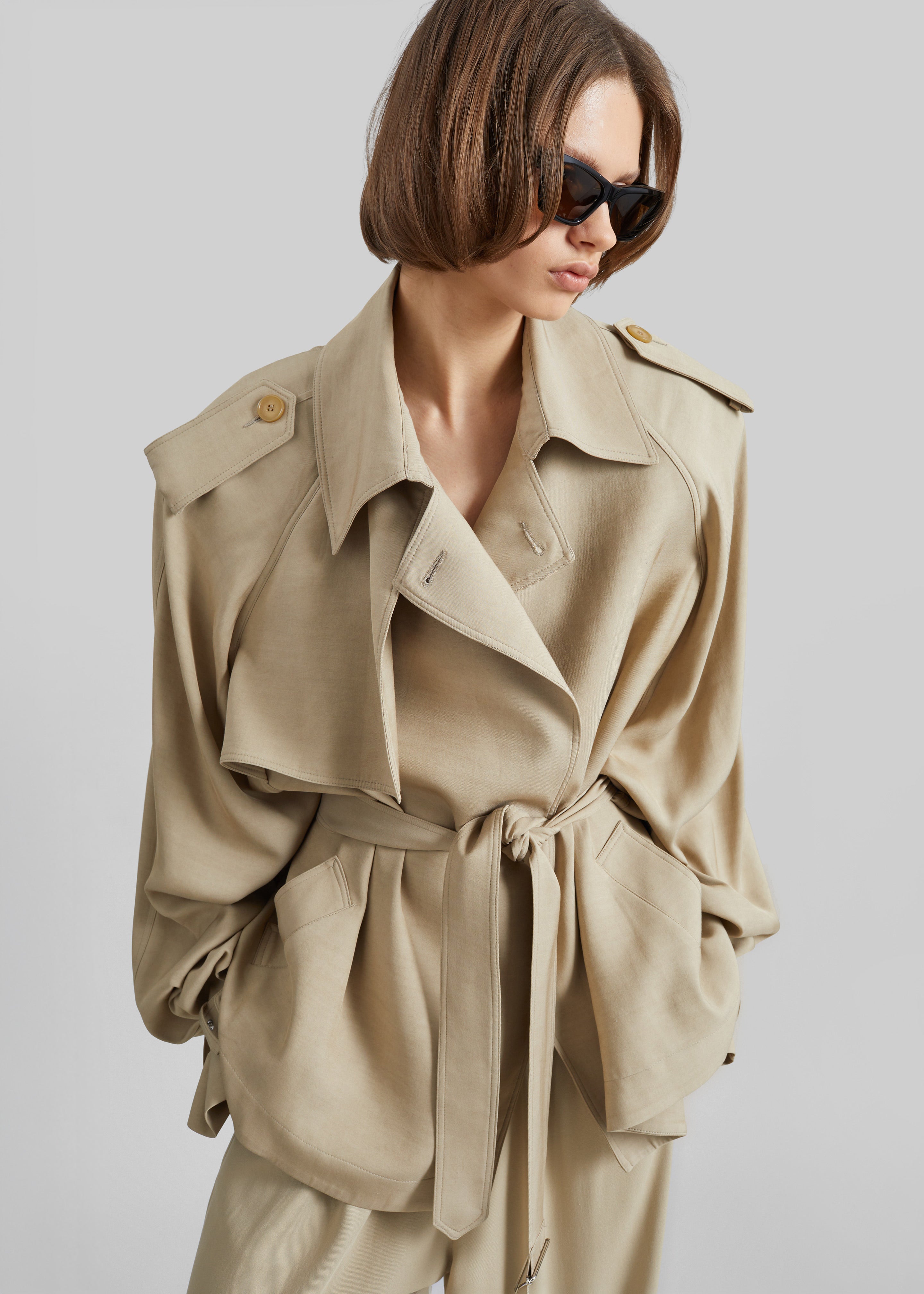 Elva Fluid Short Trench - Beige - 7