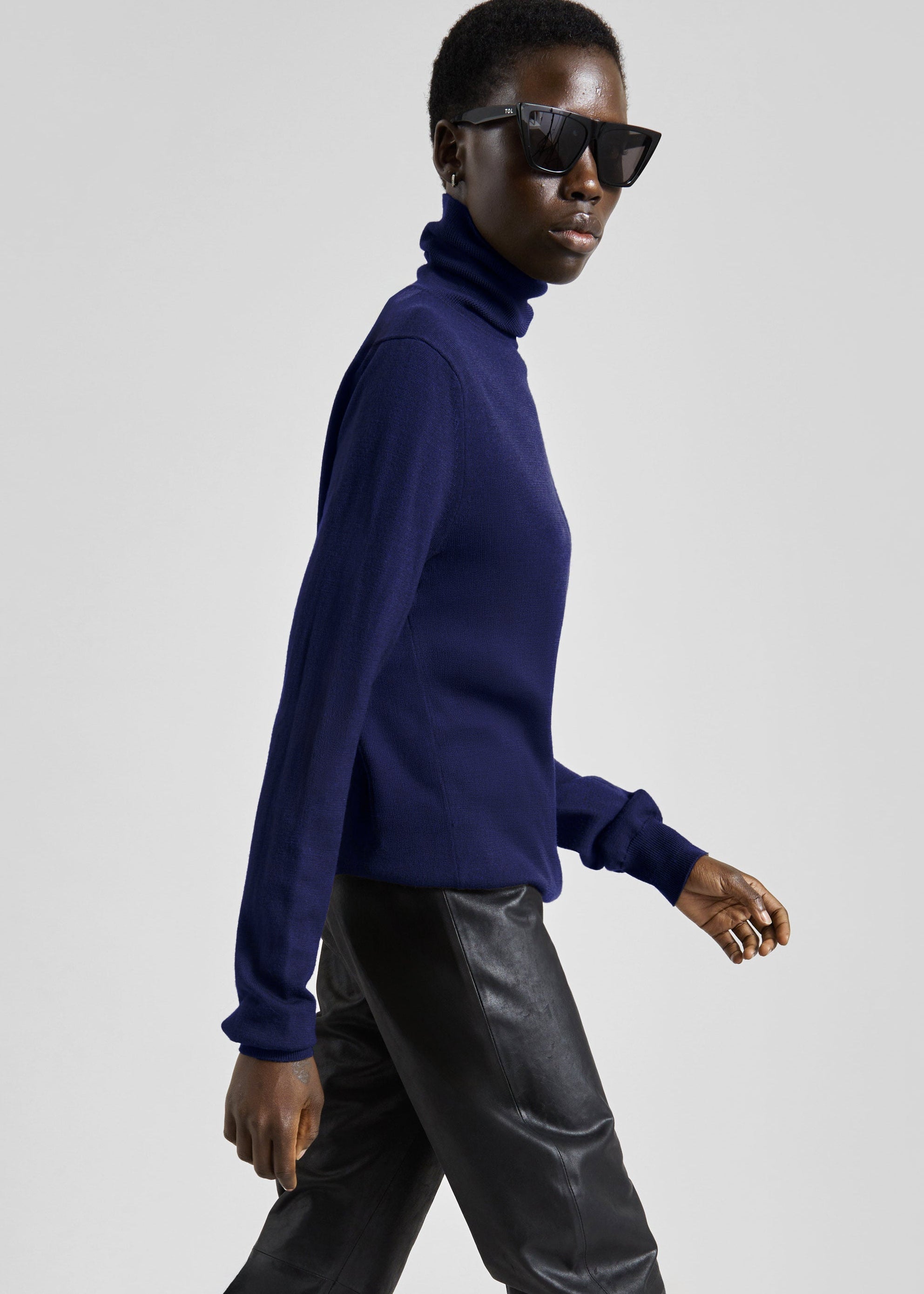 Eve Thin Turtleneck Sweater - Blue – The Frankie Shop Europe