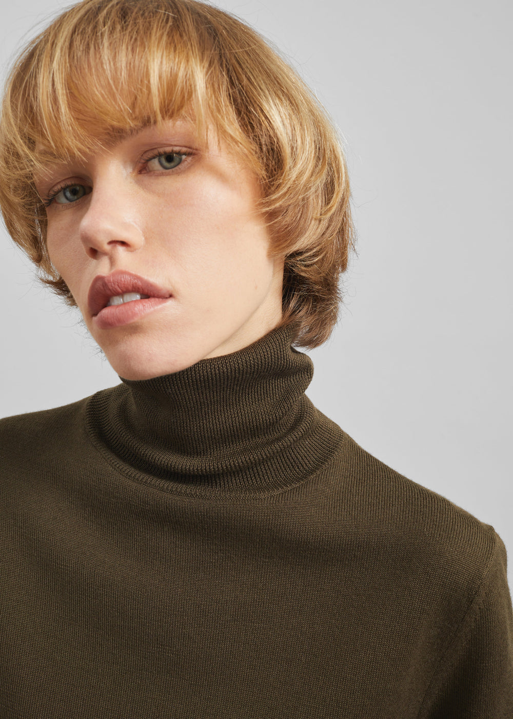 Eve Thin Turtleneck Sweater - Olive - 1
