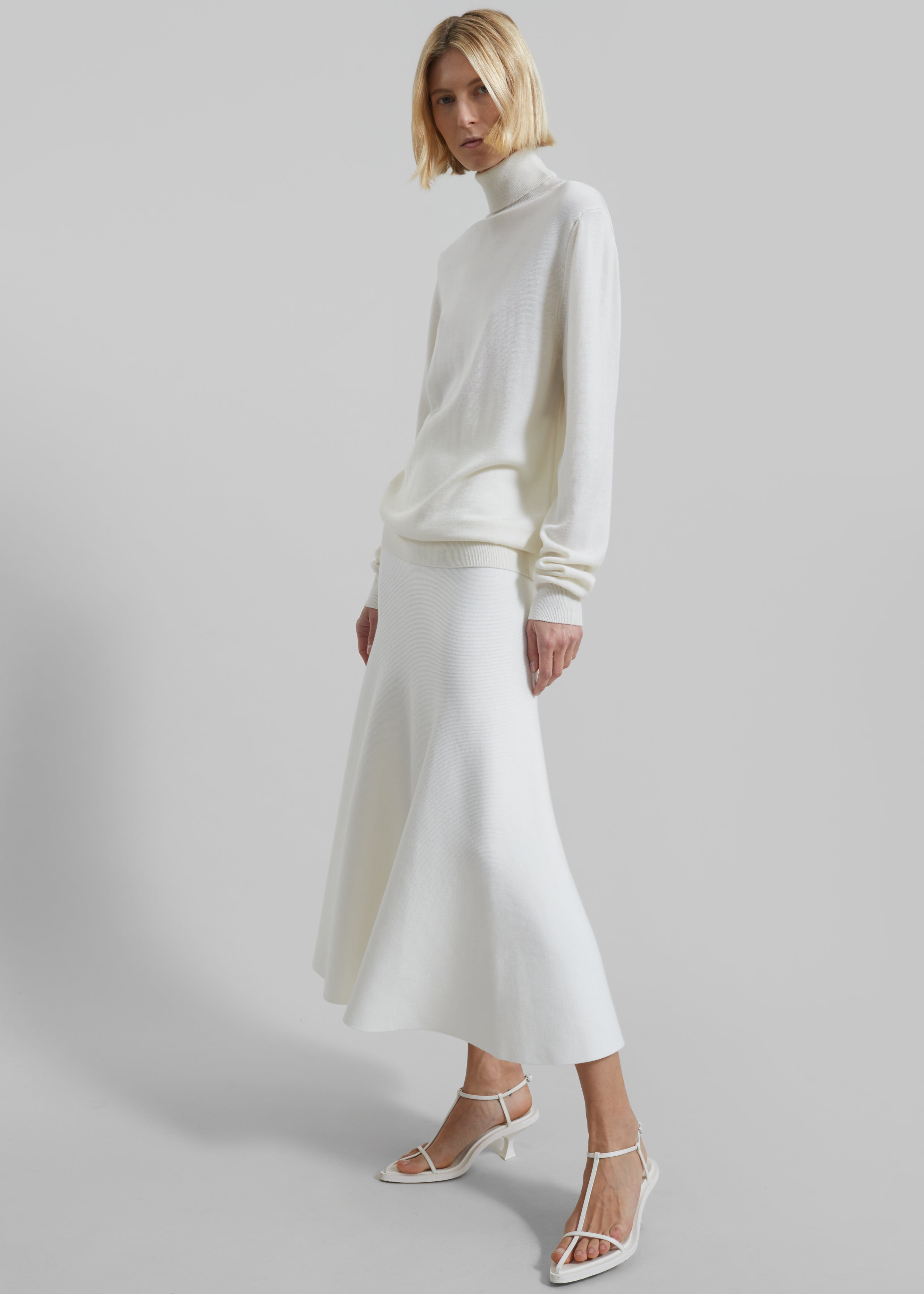 Eve Thin Turtleneck Sweater - Ivory - 8