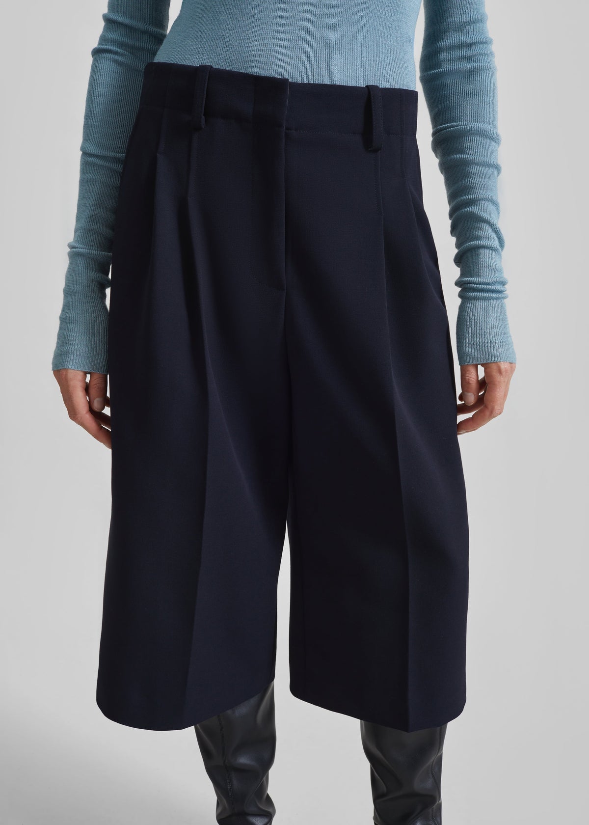 Gio Wool Pleated Bermuda Shorts - Navy - 6