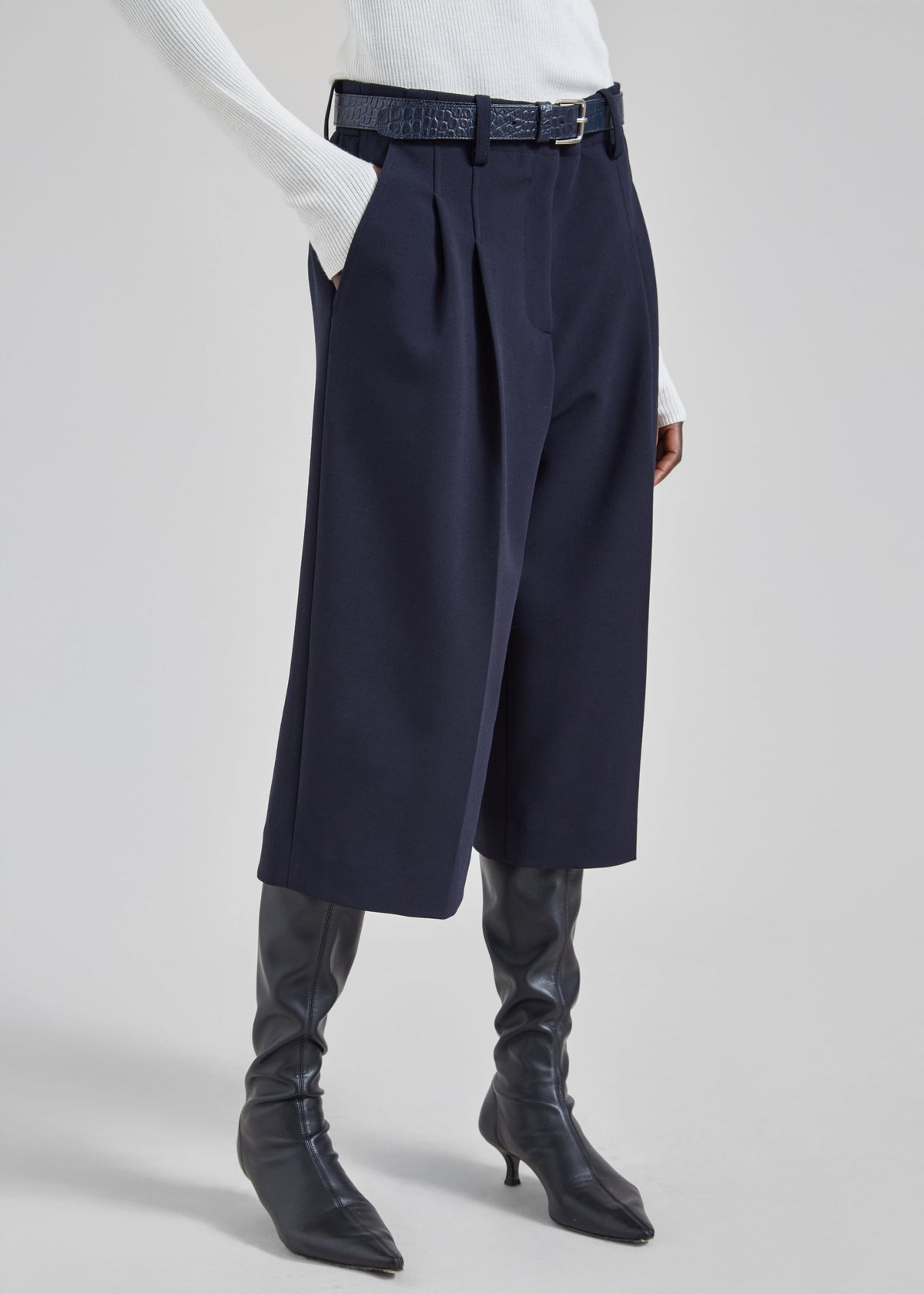 Gio Wool Pleated Bermuda Shorts - Navy - 4