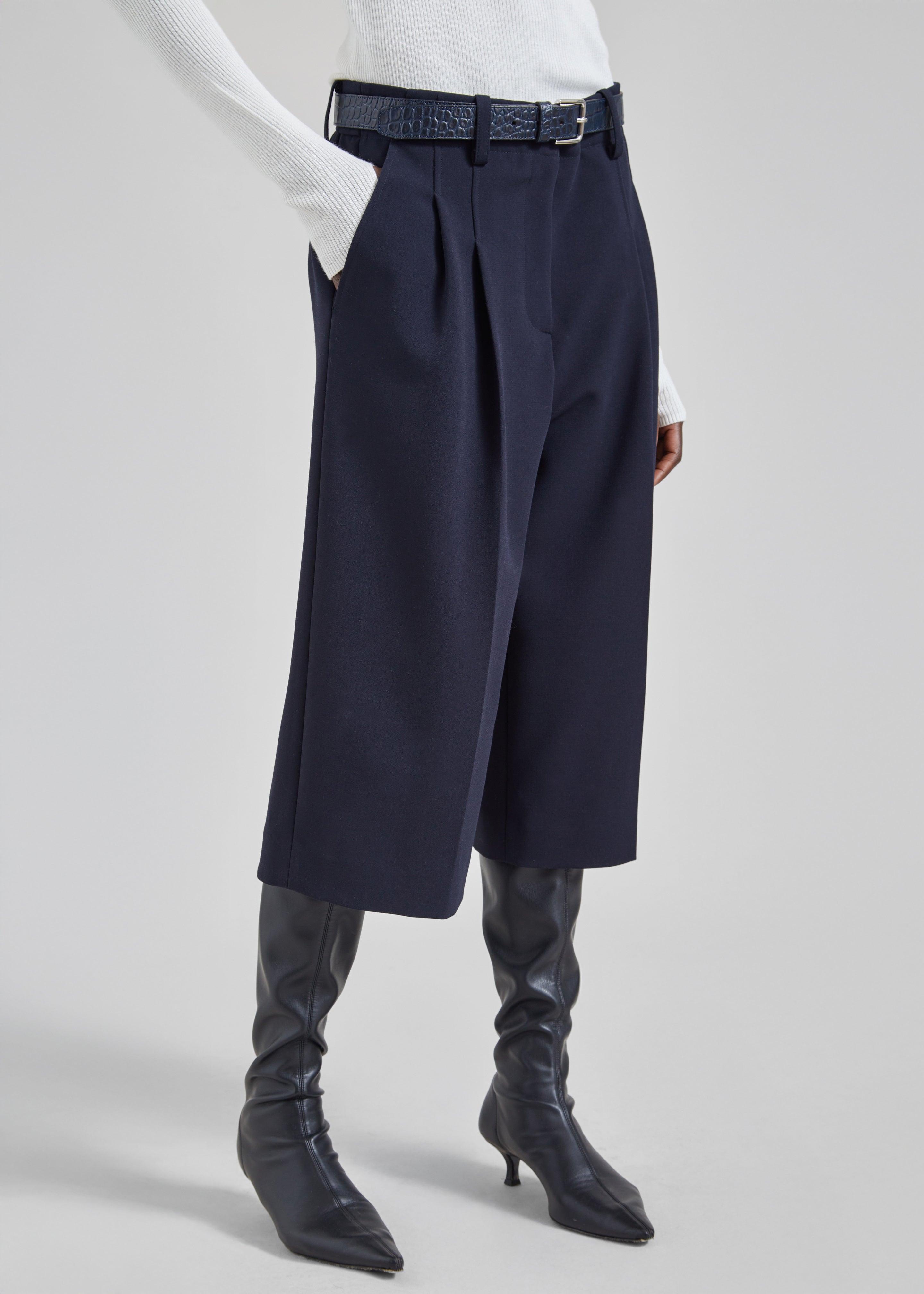 Gio Wool Pleated Bermuda Shorts - Navy - 4