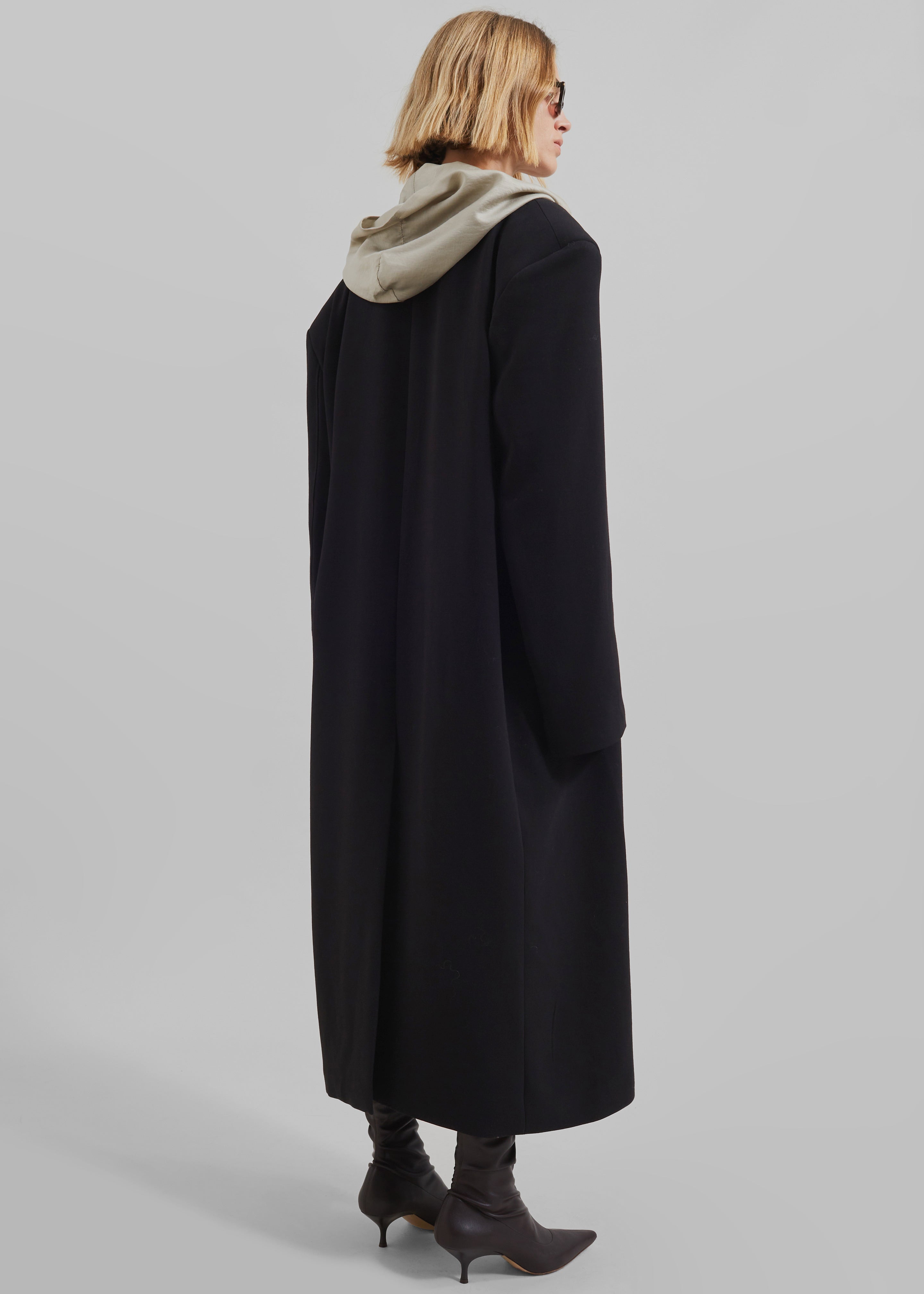 THE NEWHOUSE PHILLIP LONG COAT：コート　ブラック THE NEWHOUSE PHILLIP LONG COAT：コート ブラック THE NEWHOUSE