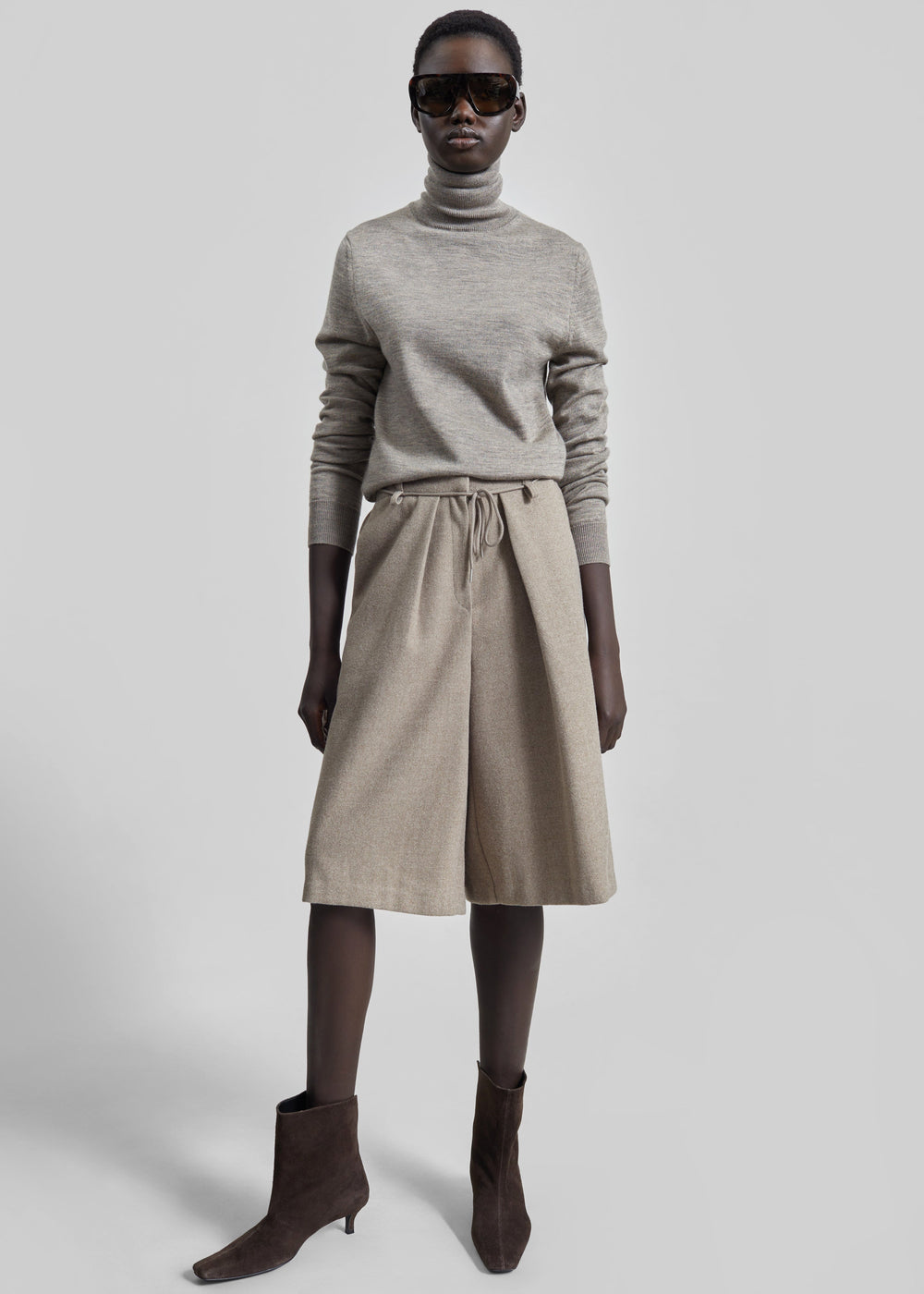 Hemavan Bermuda Shorts - Taupe