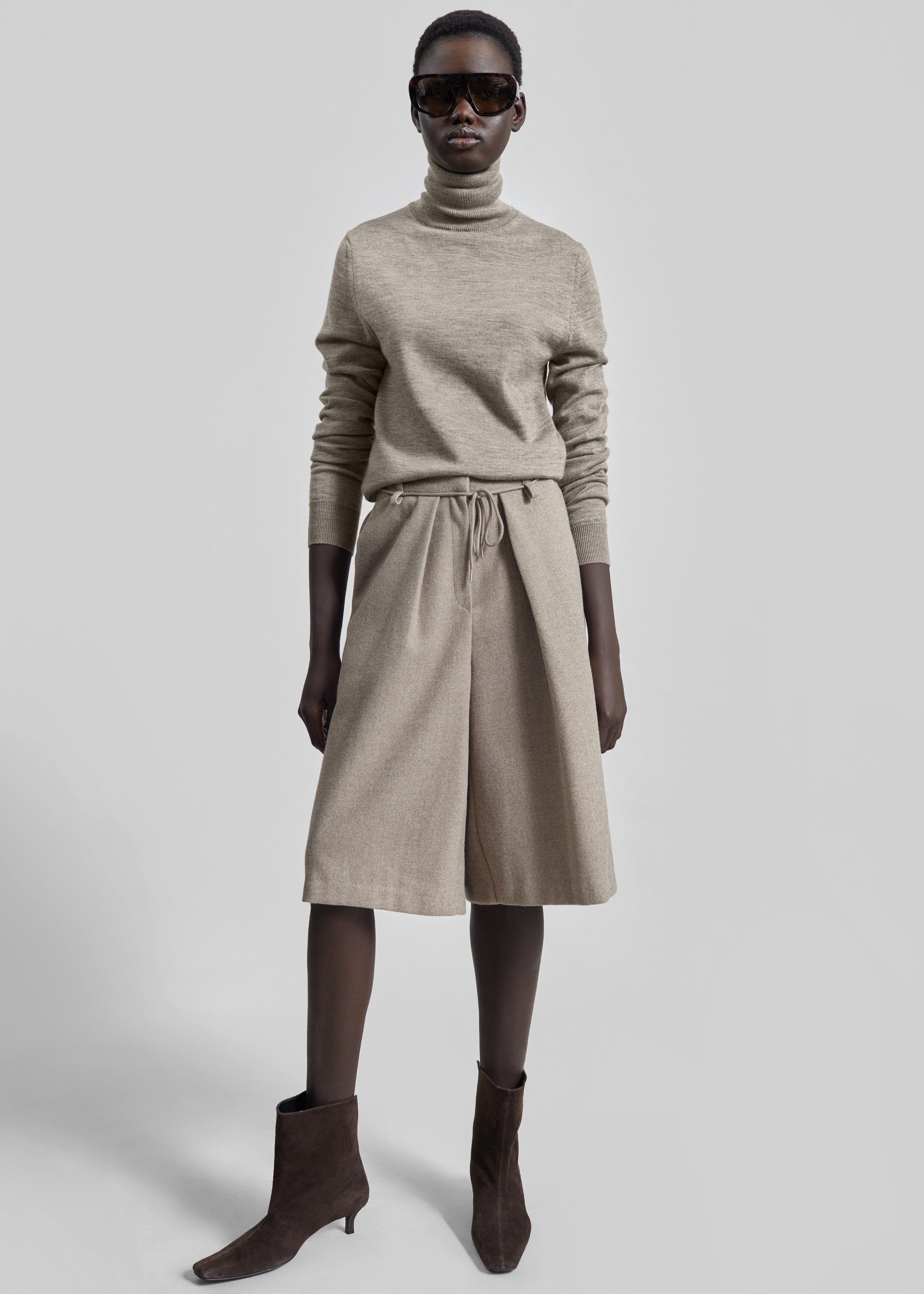 Hemavan Bermuda Shorts - Taupe - 1