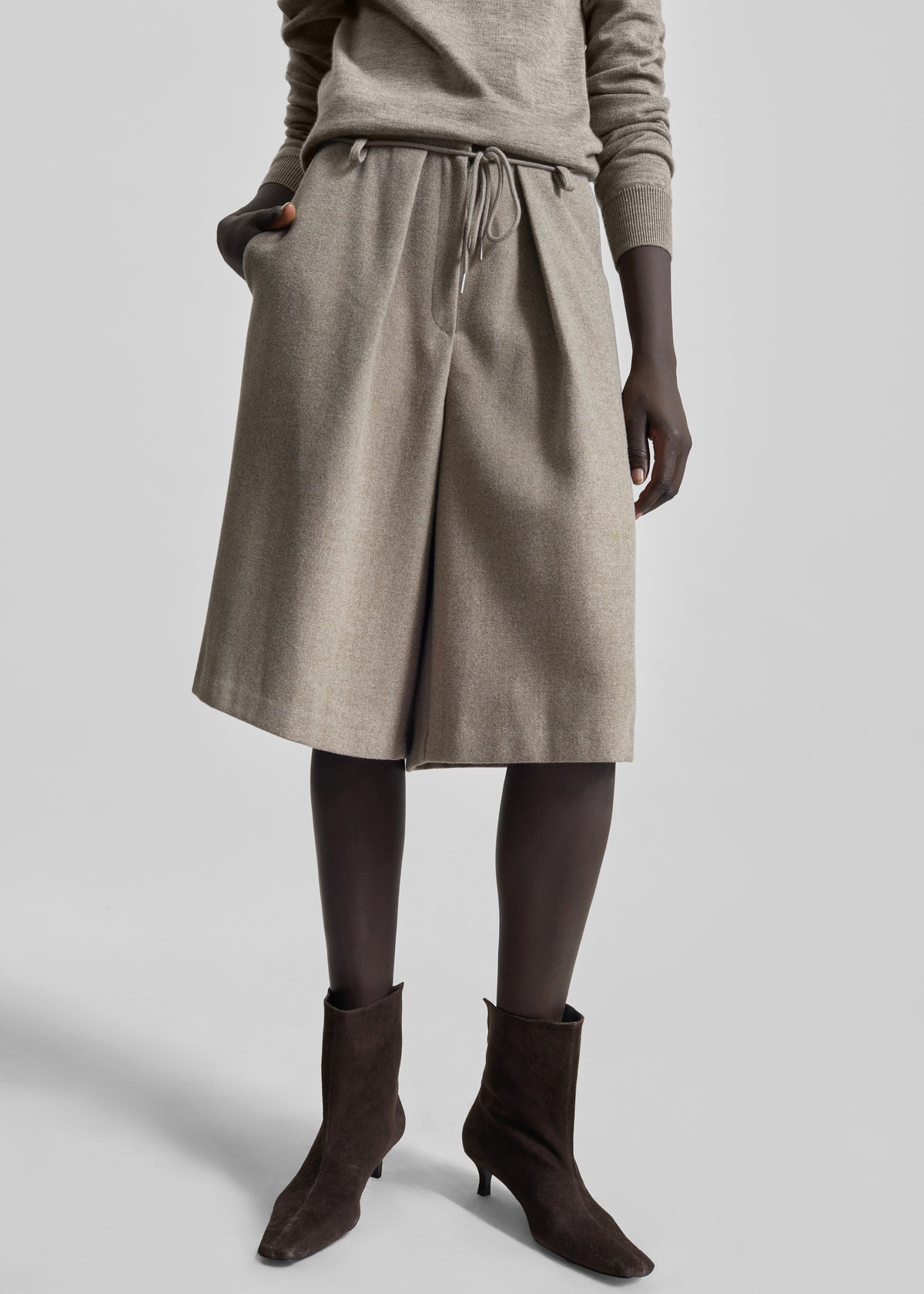 Hemavan Bermuda Shorts - Taupe - 2