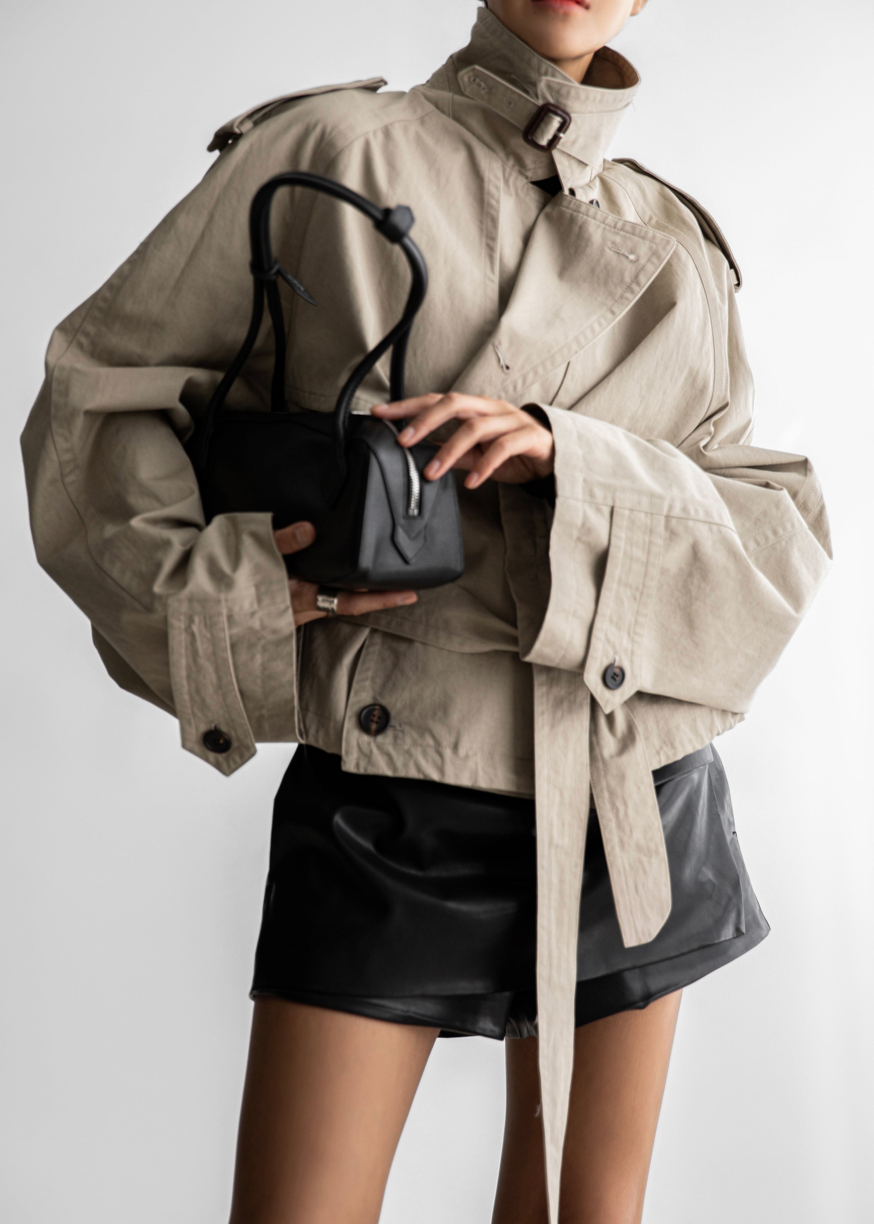 ⭐︎めめ　新品未使用品　HALF CAPE SHORT TRENCH Hedley Wired Short Trench - Olive – The Frankie Shop