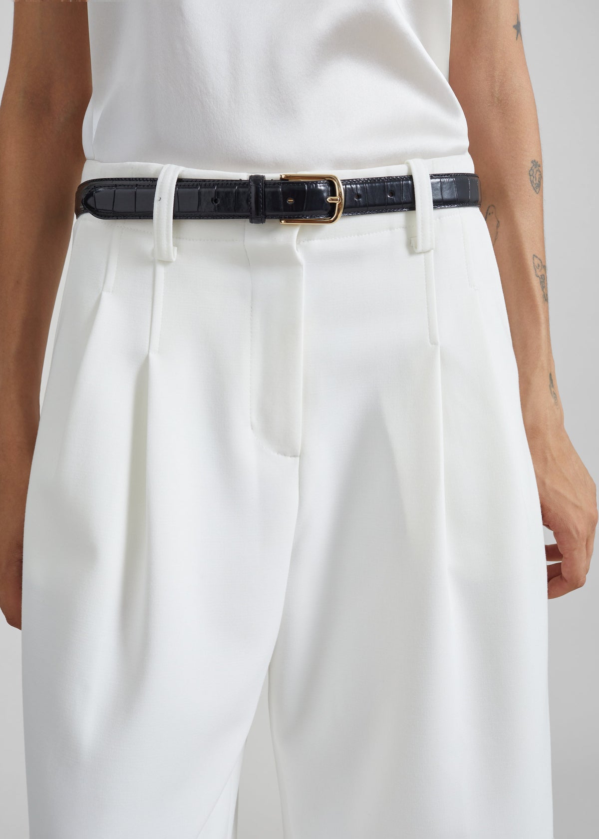 Jag Pleated Bermuda Shorts - White - 4