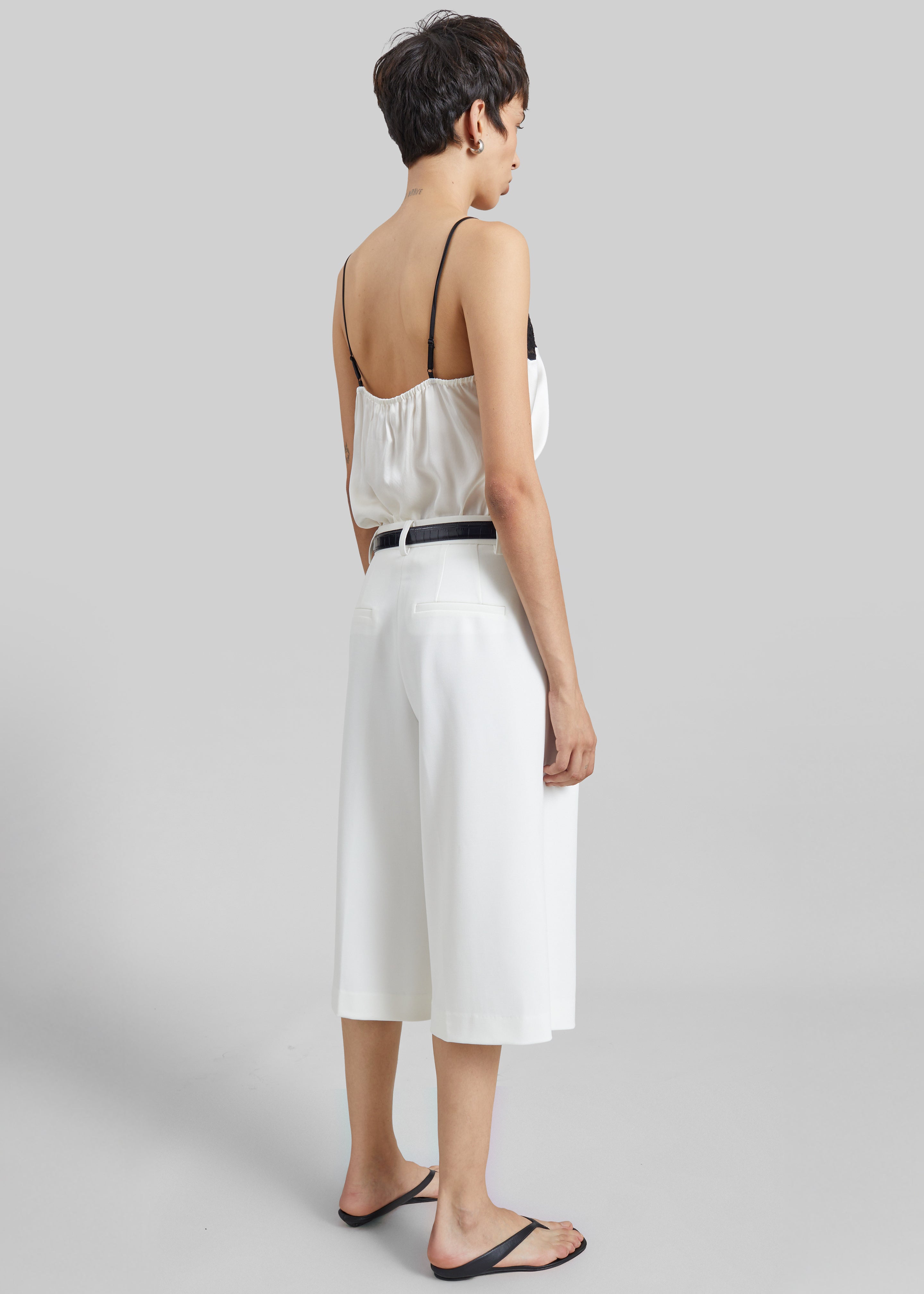 Jag Pleated Bermuda Shorts - White - 7