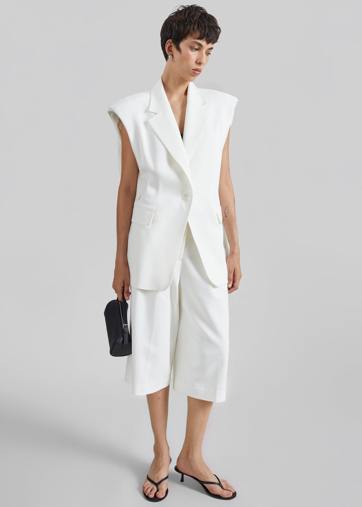 Jag Pleated Bermuda Shorts - White - 5