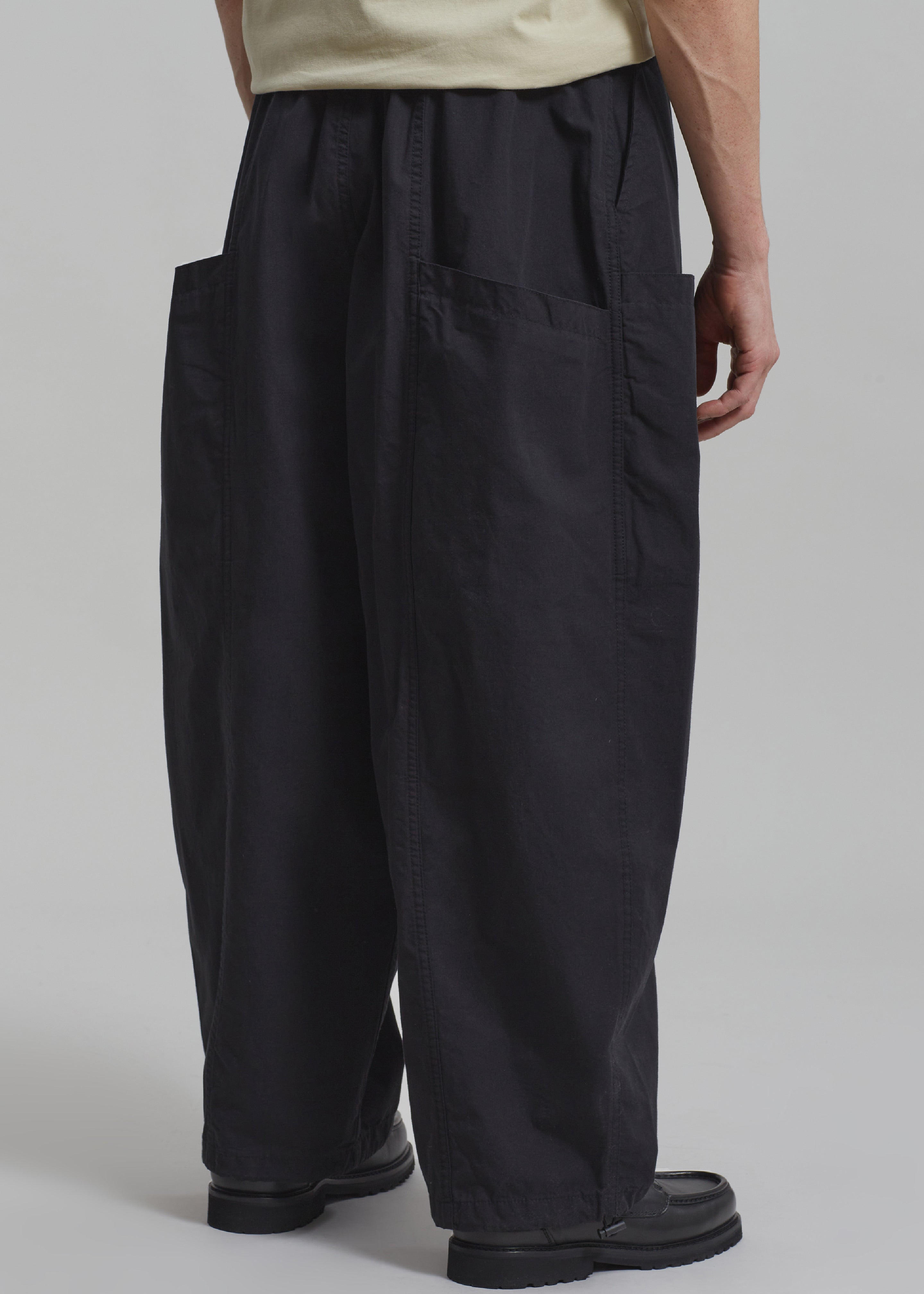 【U LAN】Front pocket balloon nylon pants FrizmWORKS - Nylon Cargo Balloon Pants - Olive – Frizmworks