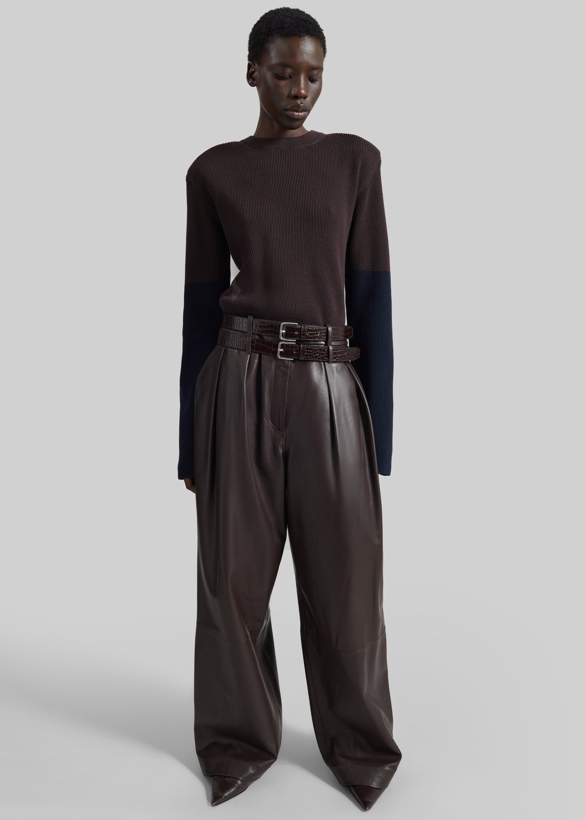 Shop the look image for Pantalon Jeva en similicuir à doubles passants de ceinture - Marron