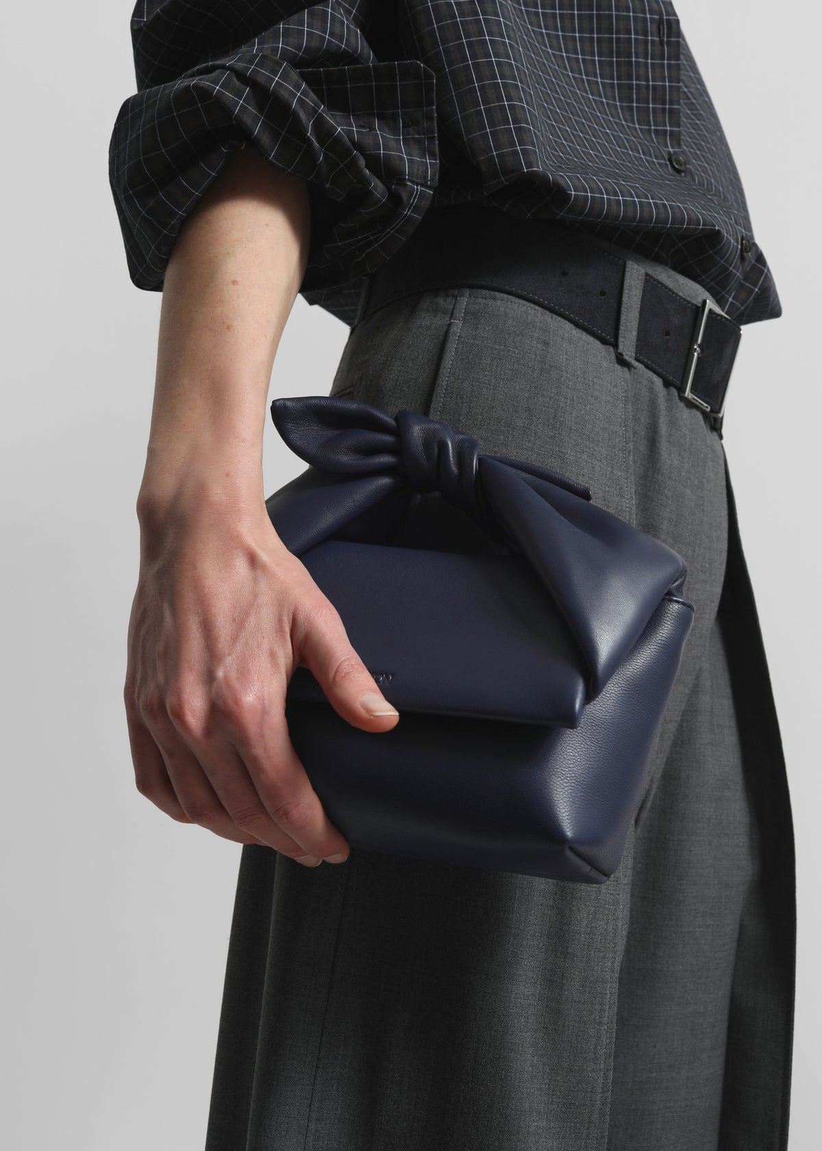 JW Anderson Bow Midi Twister Bag - Navy - 4