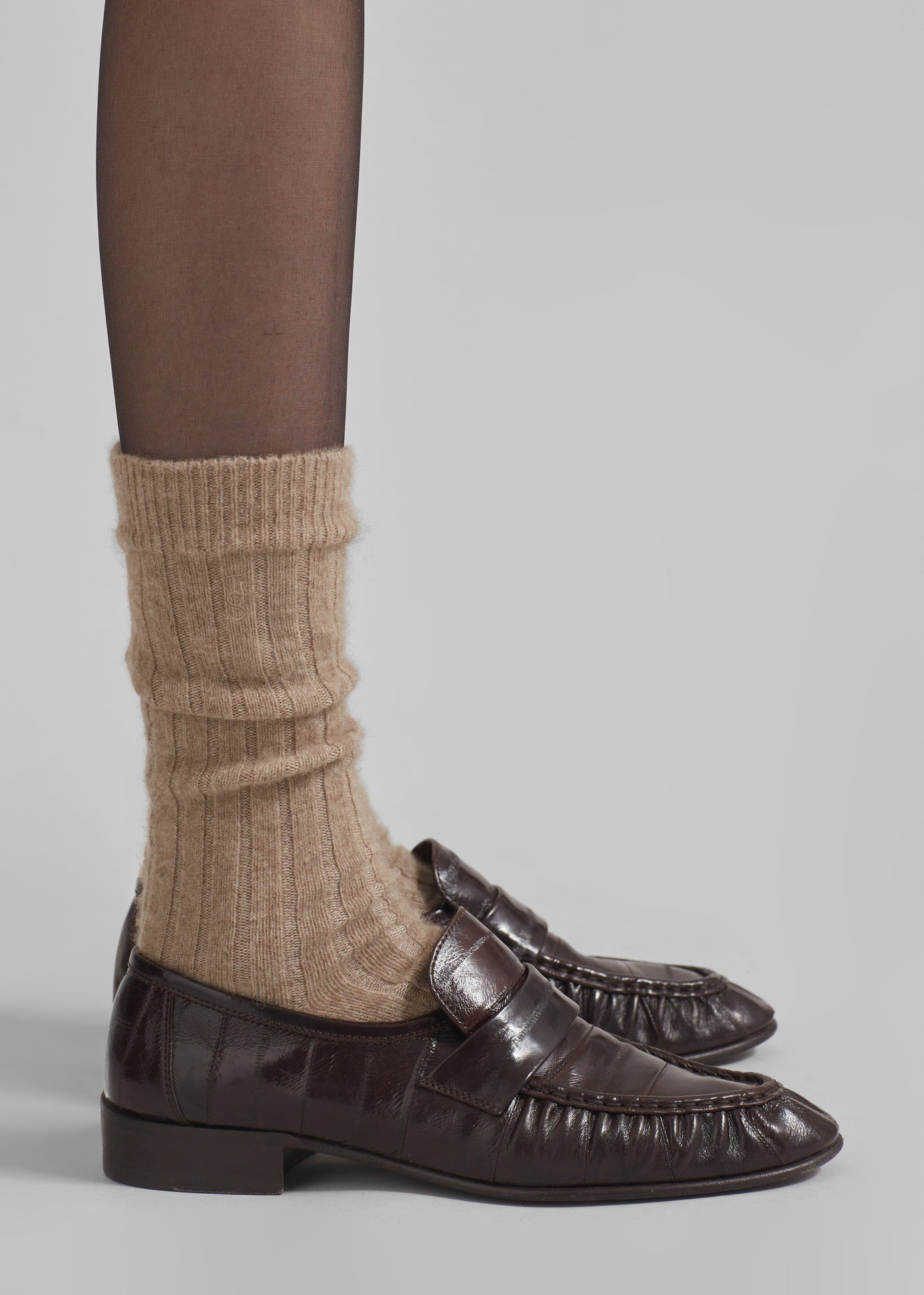 Kano Cashmere Ribbed Socks - Taupe