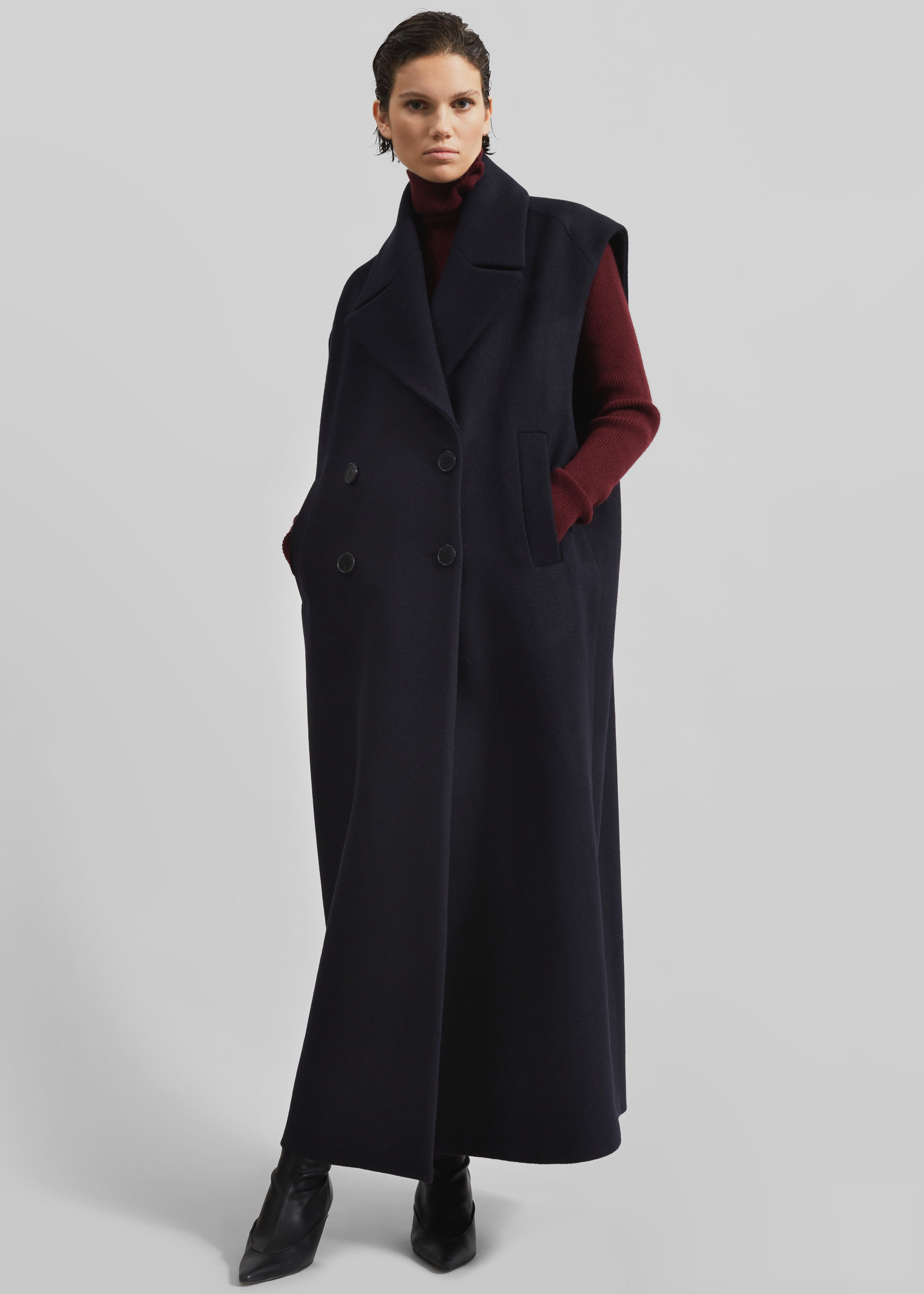 Kesti Sleeveless Long Coat - Dark Navy - 1