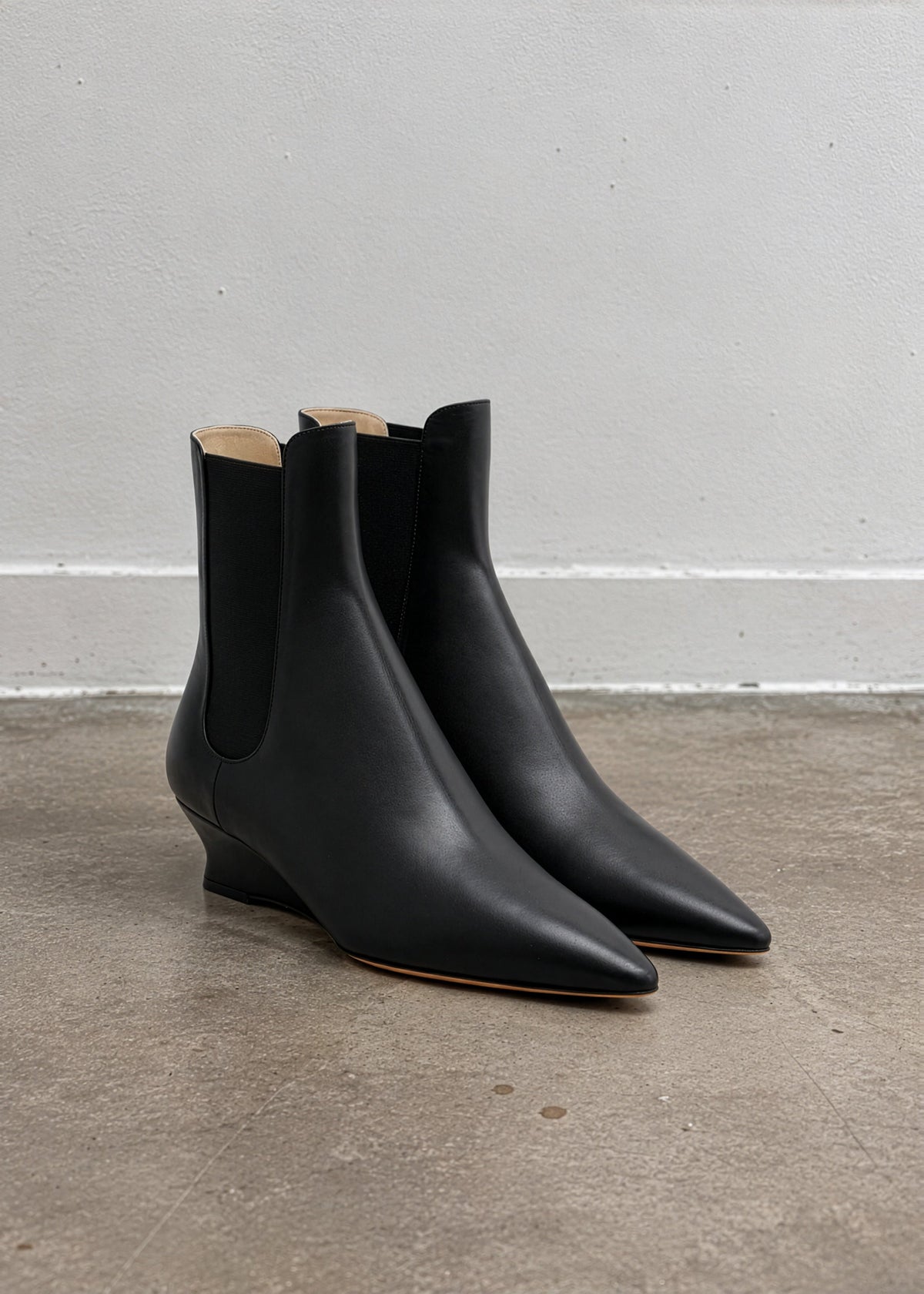 Le Monde Beryl Camille Chelsea Boots - Black