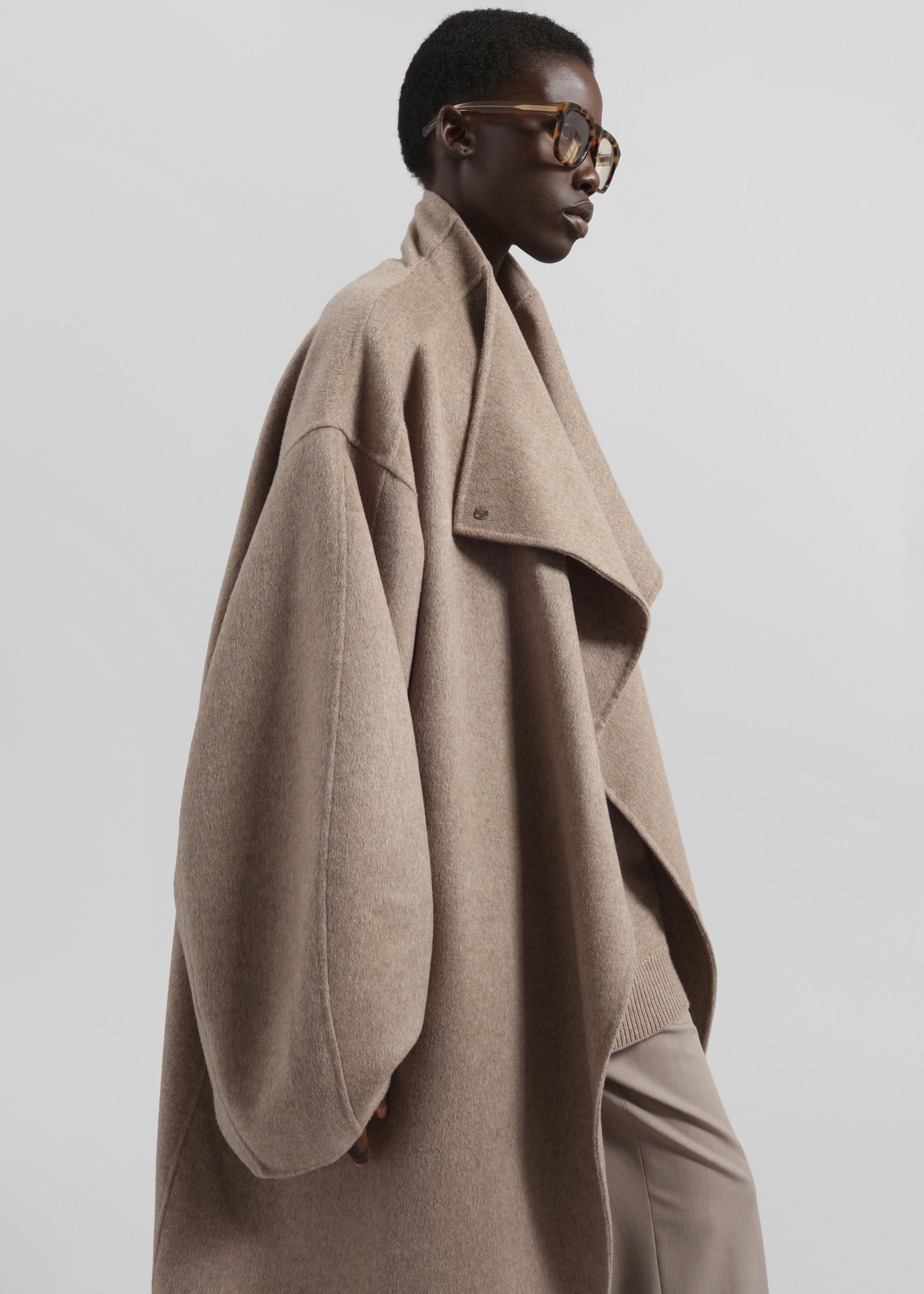 Leroy Funnel Neck Wool Coat - Taupe Melange – The Frankie Shop Europe