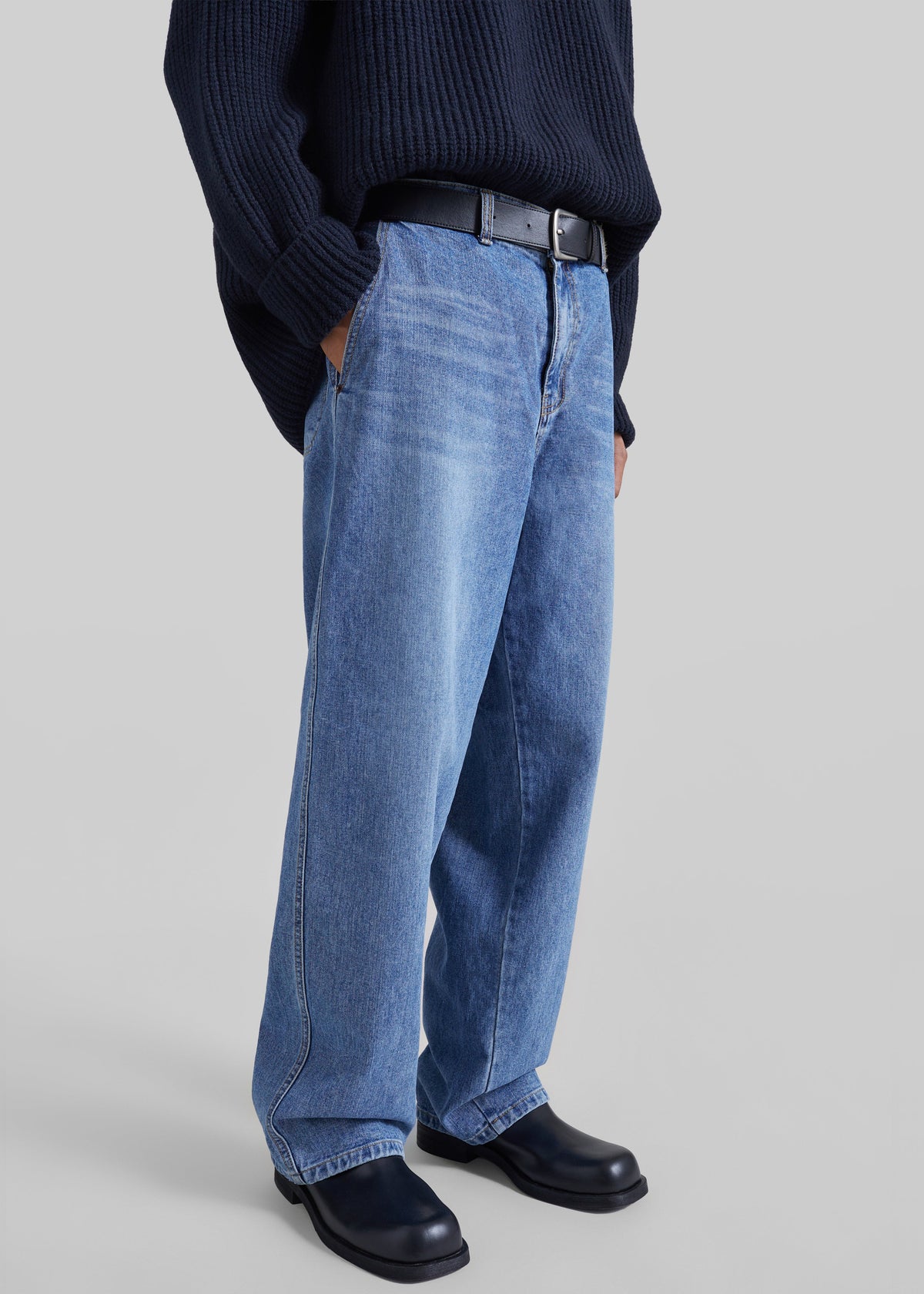 Lizio Straight Jeans - Medium Wash