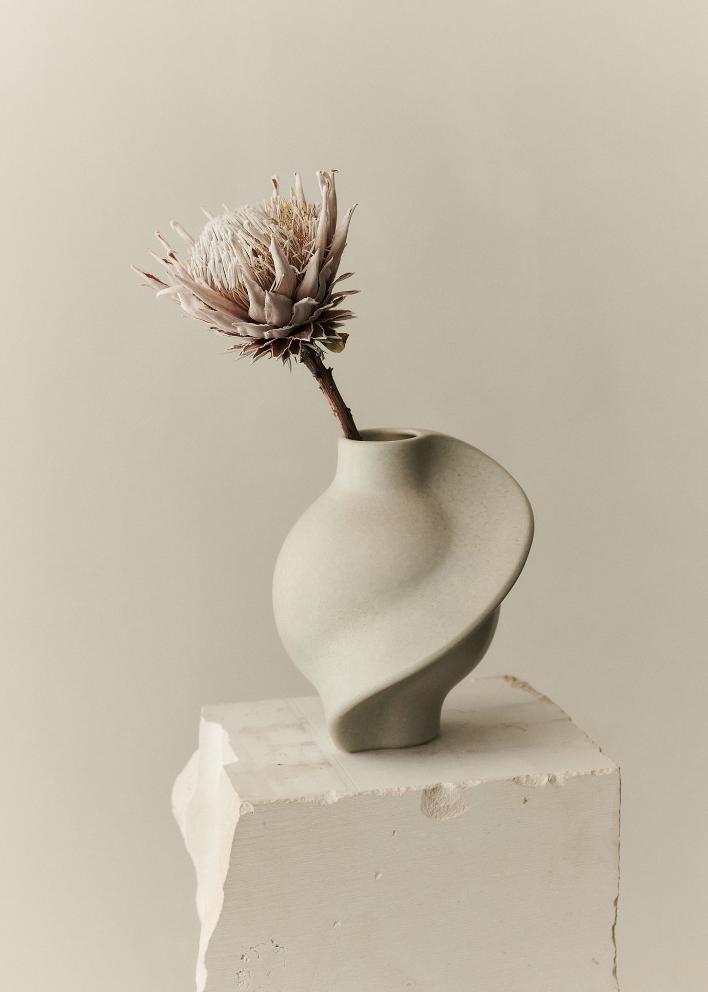 Louise Roe Ceramic Pirout Vase 01 - Vintage Glaze