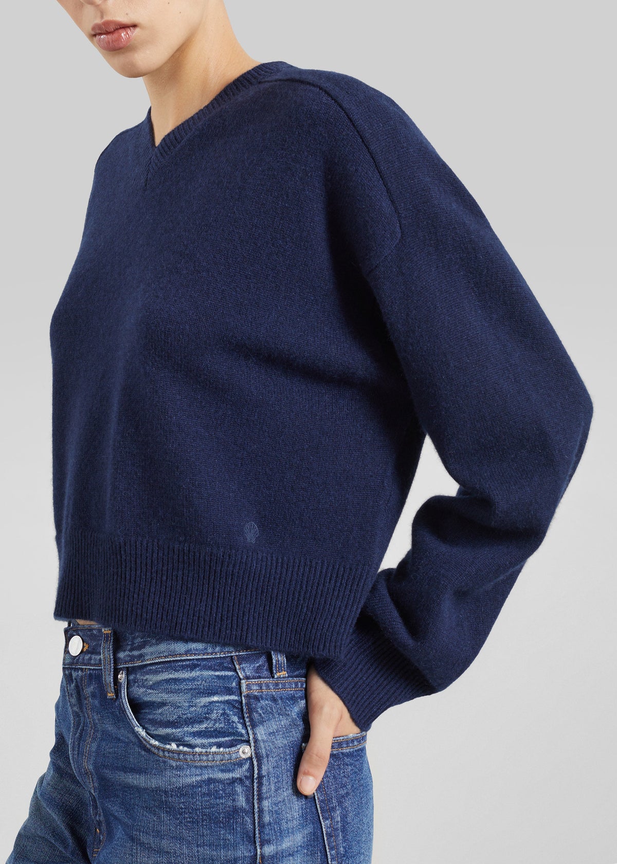 Loulou de Saison Anzor Lds V-Neck Sweater - Navy - 2