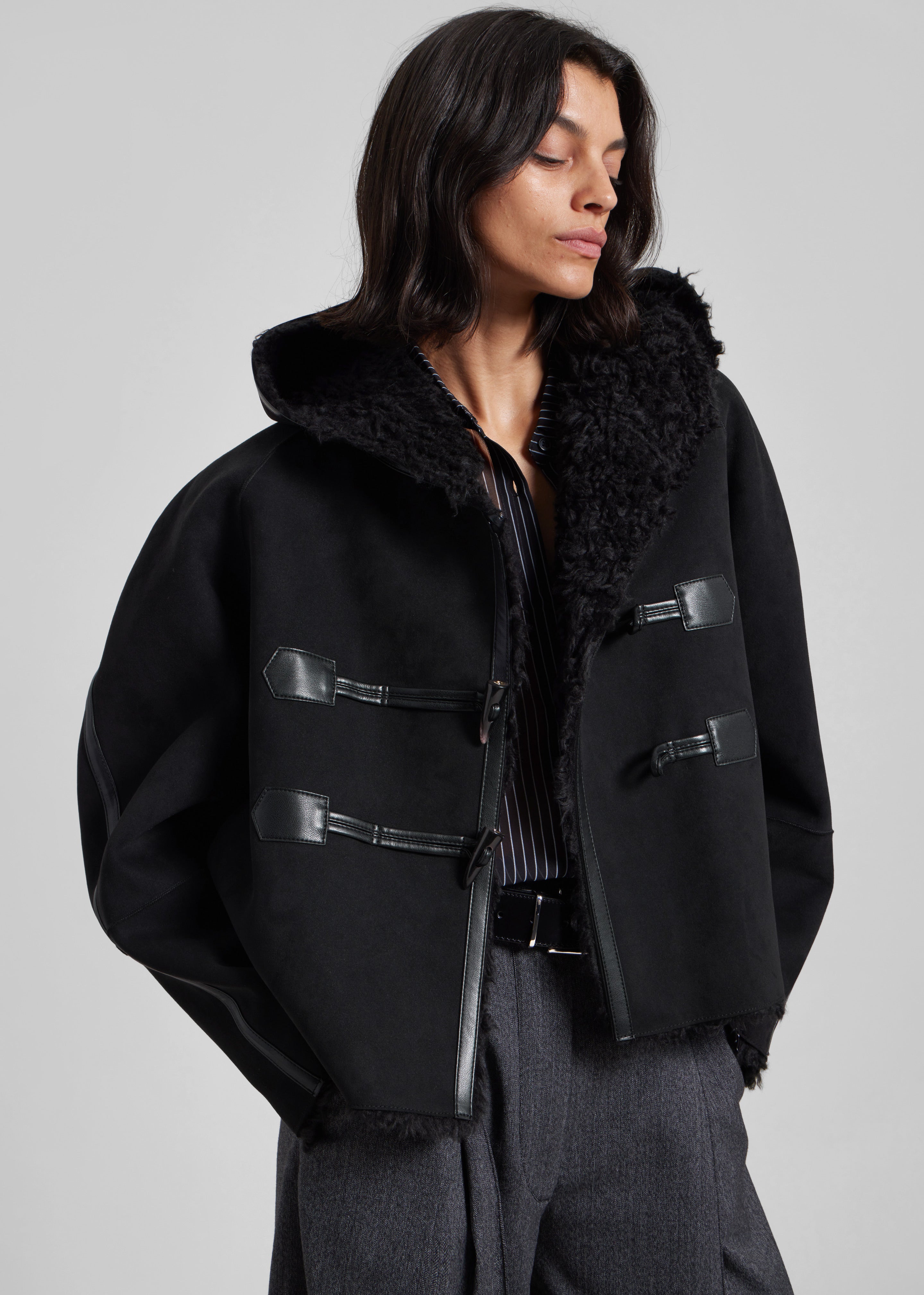 Low Classic Reversible Duffle Short Coat - Black - 1