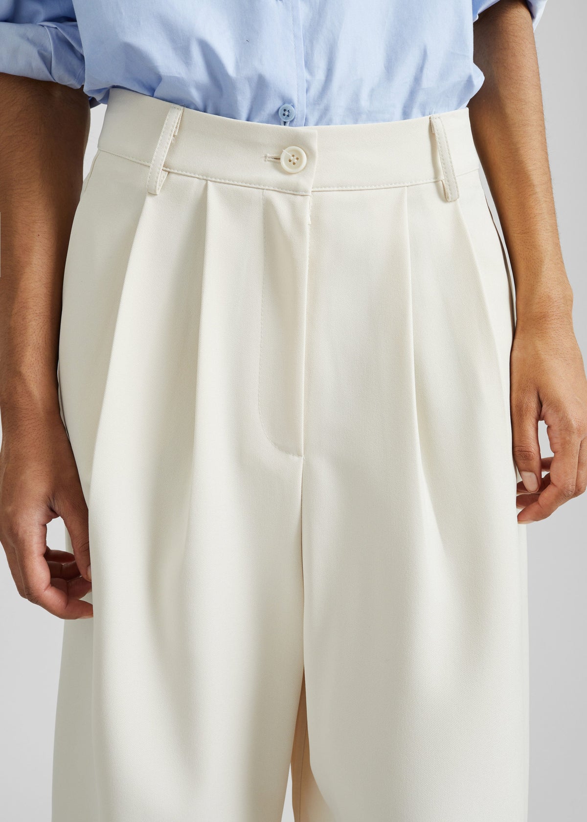 Martel Pleated Bermuda Shorts - Cream - 4
