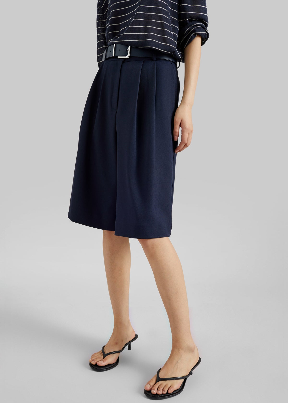 Martel Pleated Bermuda Shorts - Navy - 4