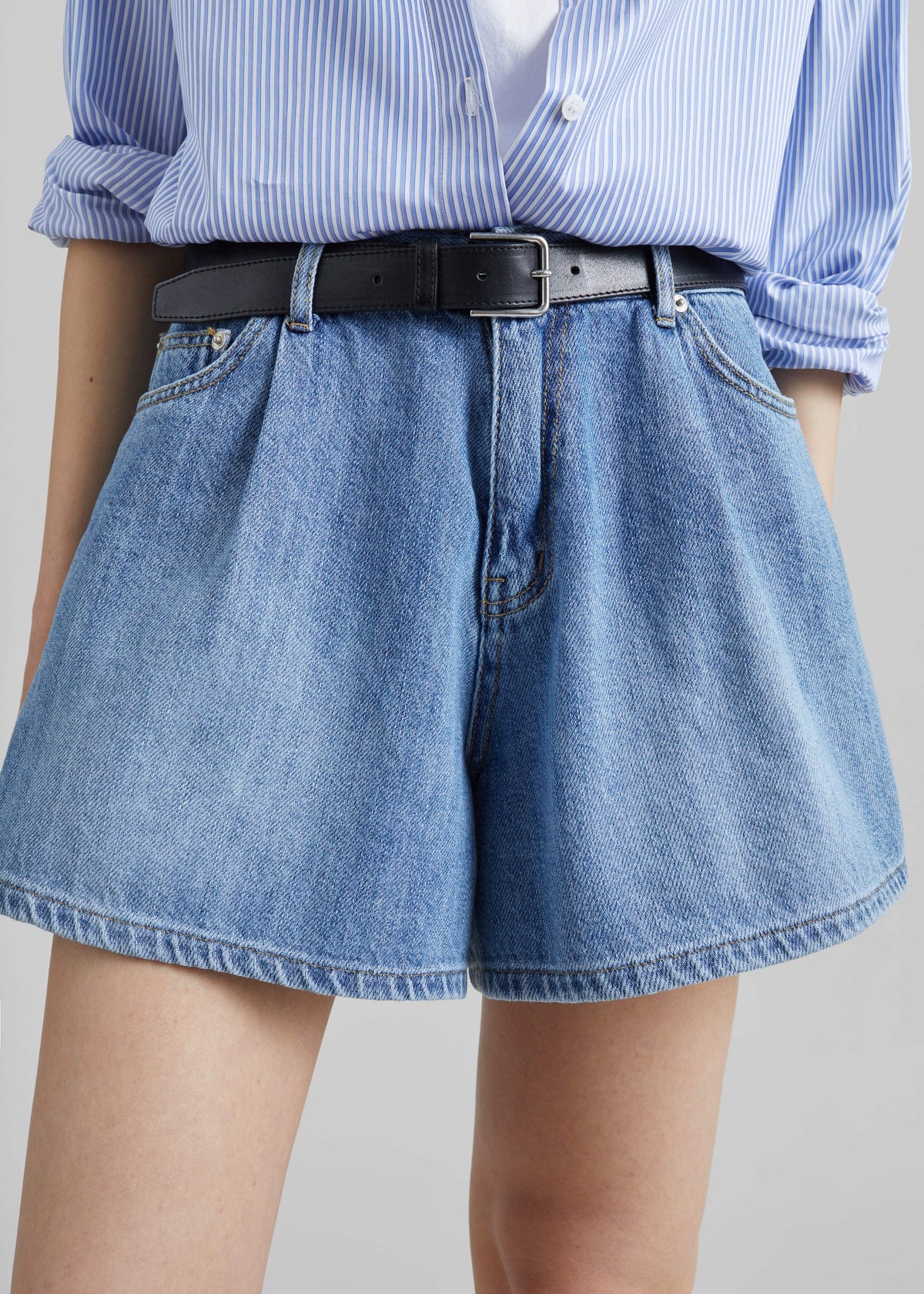 Mojave Pleated Denim Shorts - Medium Wash - 3