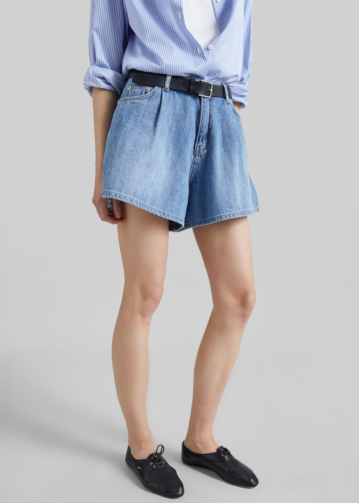 Mojave Pleated Denim Shorts - Medium Wash - 5