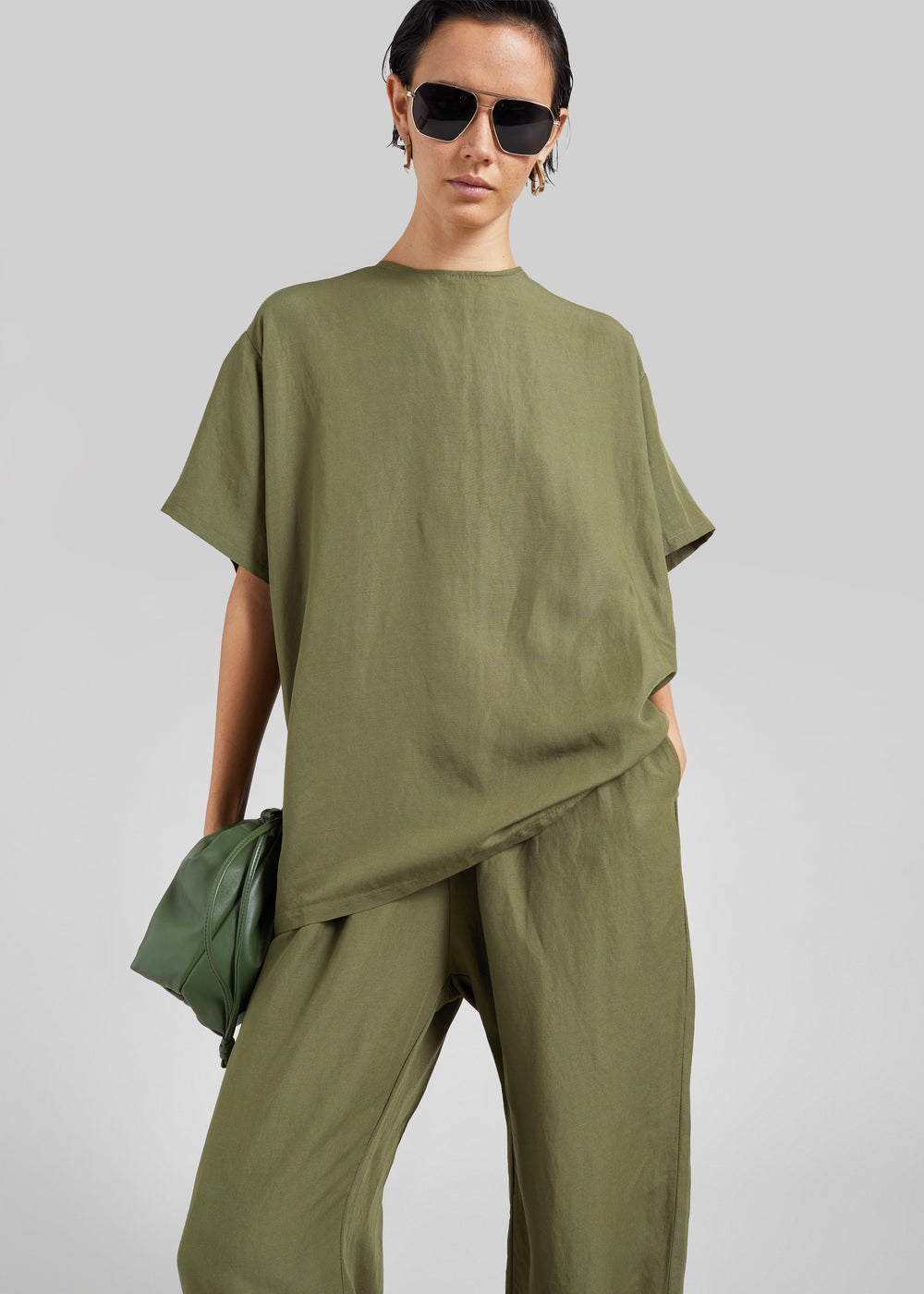 Morat Linen Back Button Top - Olive