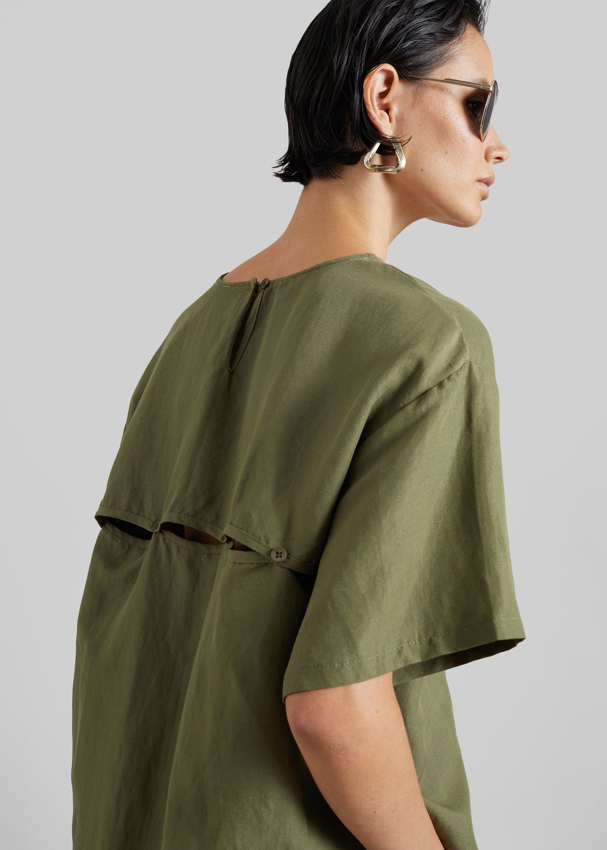 Morat Linen Back Button Top - Olive