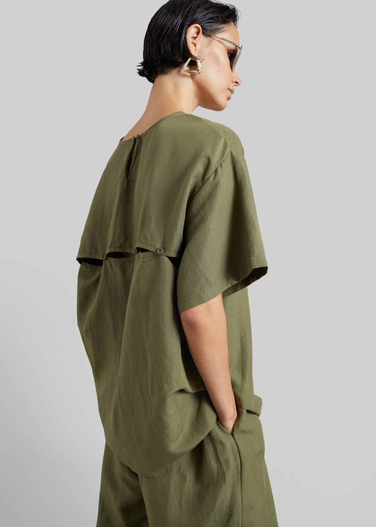 Morat Linen Back Button Top - Olive