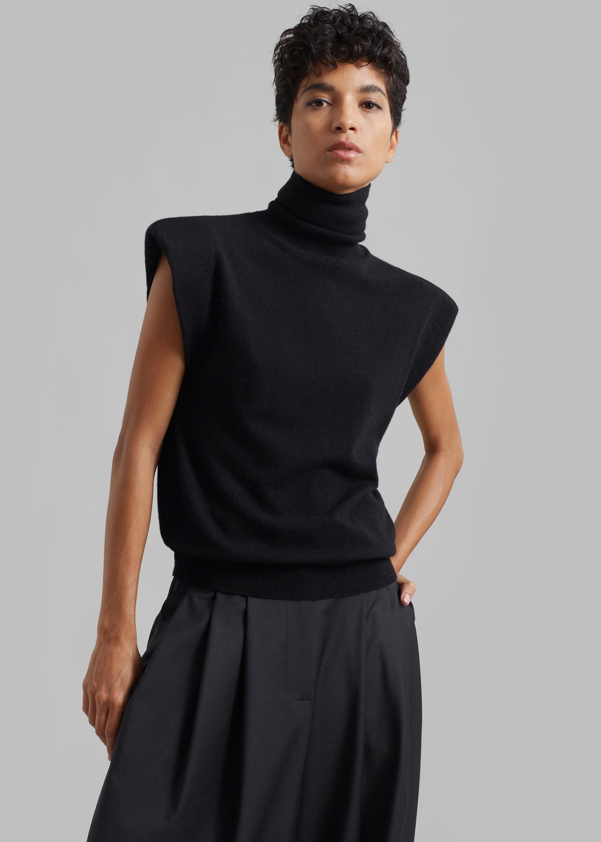 Nadia Thin Padded Sleeveless Turtleneck - Black - 2