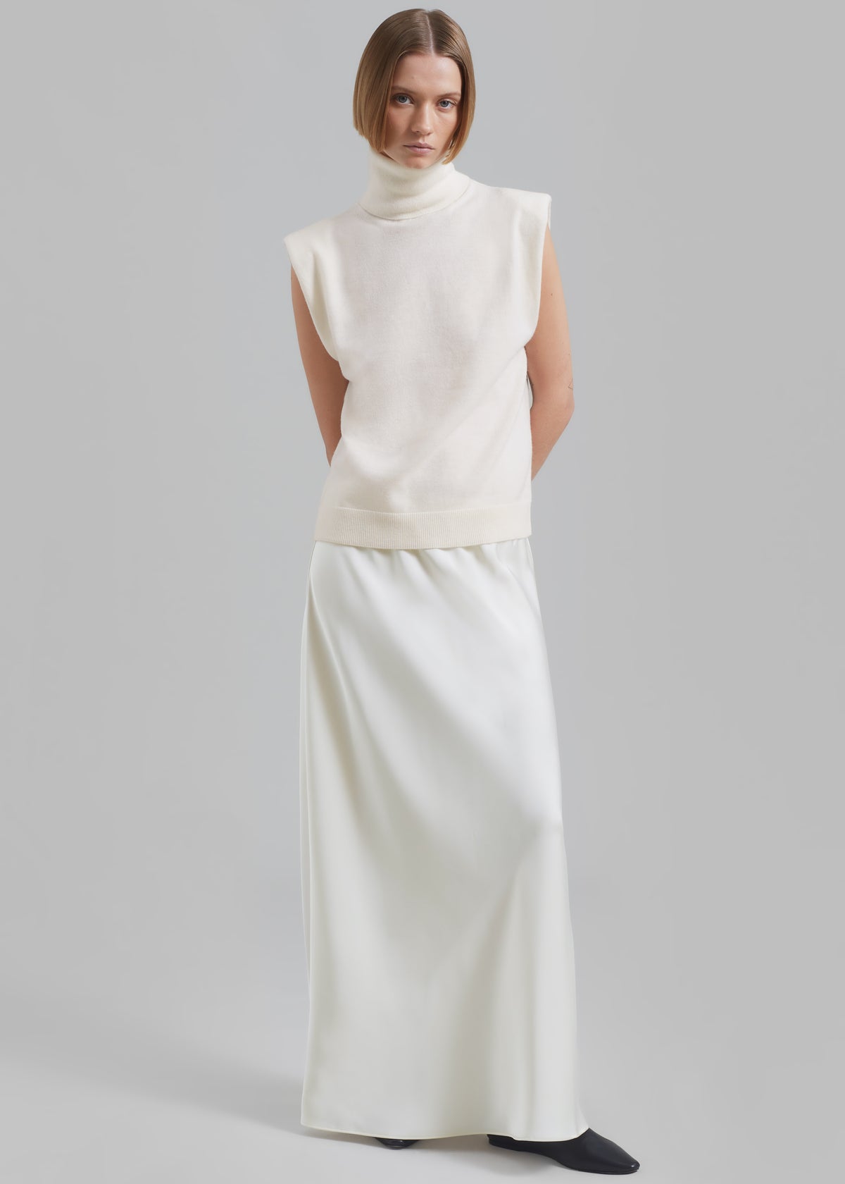 Nadia Thin Padded Sleeveless Turtleneck - Ivory - 6