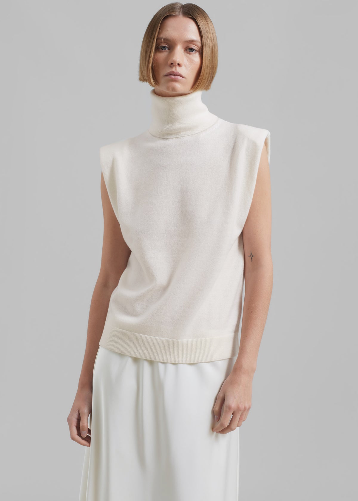 Nadia Thin Padded Sleeveless Turtleneck - Ivory - 1