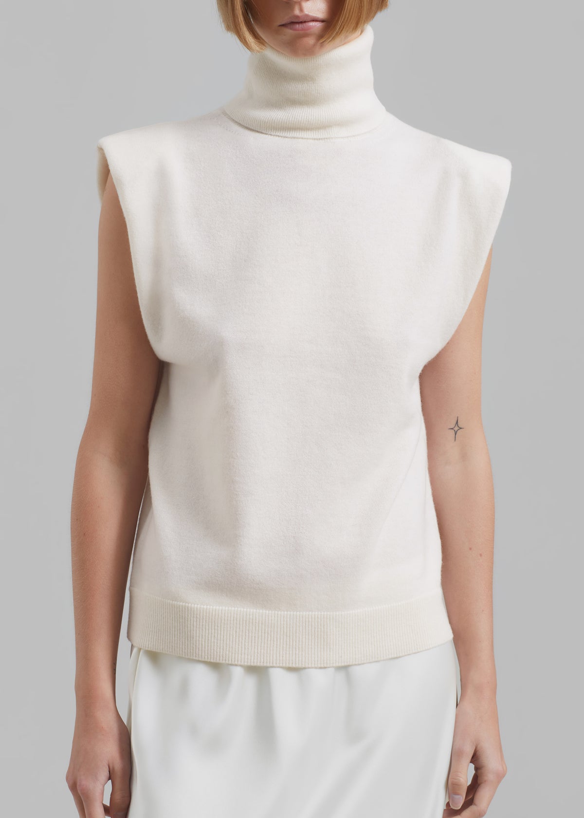 Nadia Thin Padded Sleeveless Turtleneck - Ivory - 4