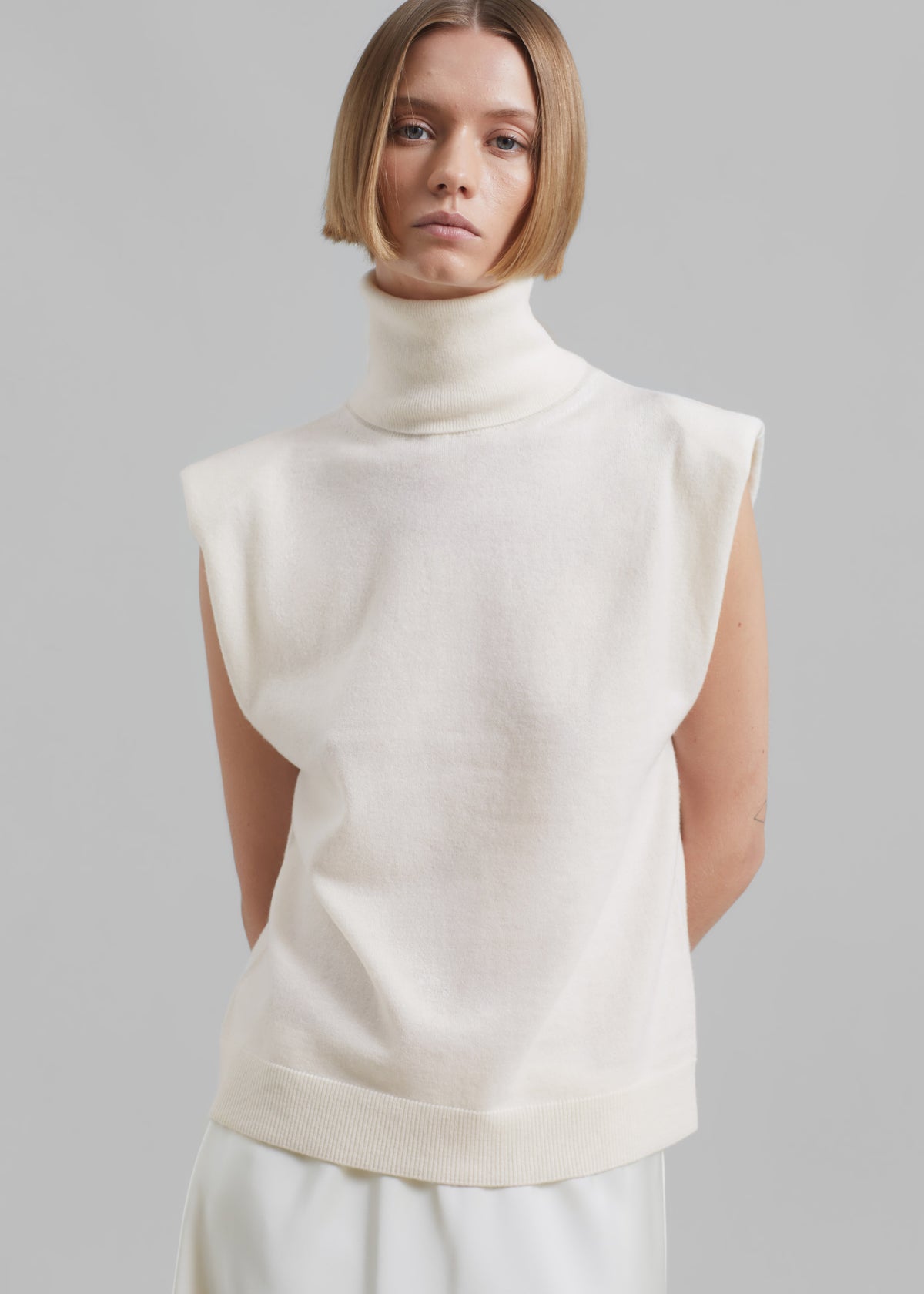 Nadia Thin Padded Sleeveless Turtleneck - Ivory - 7