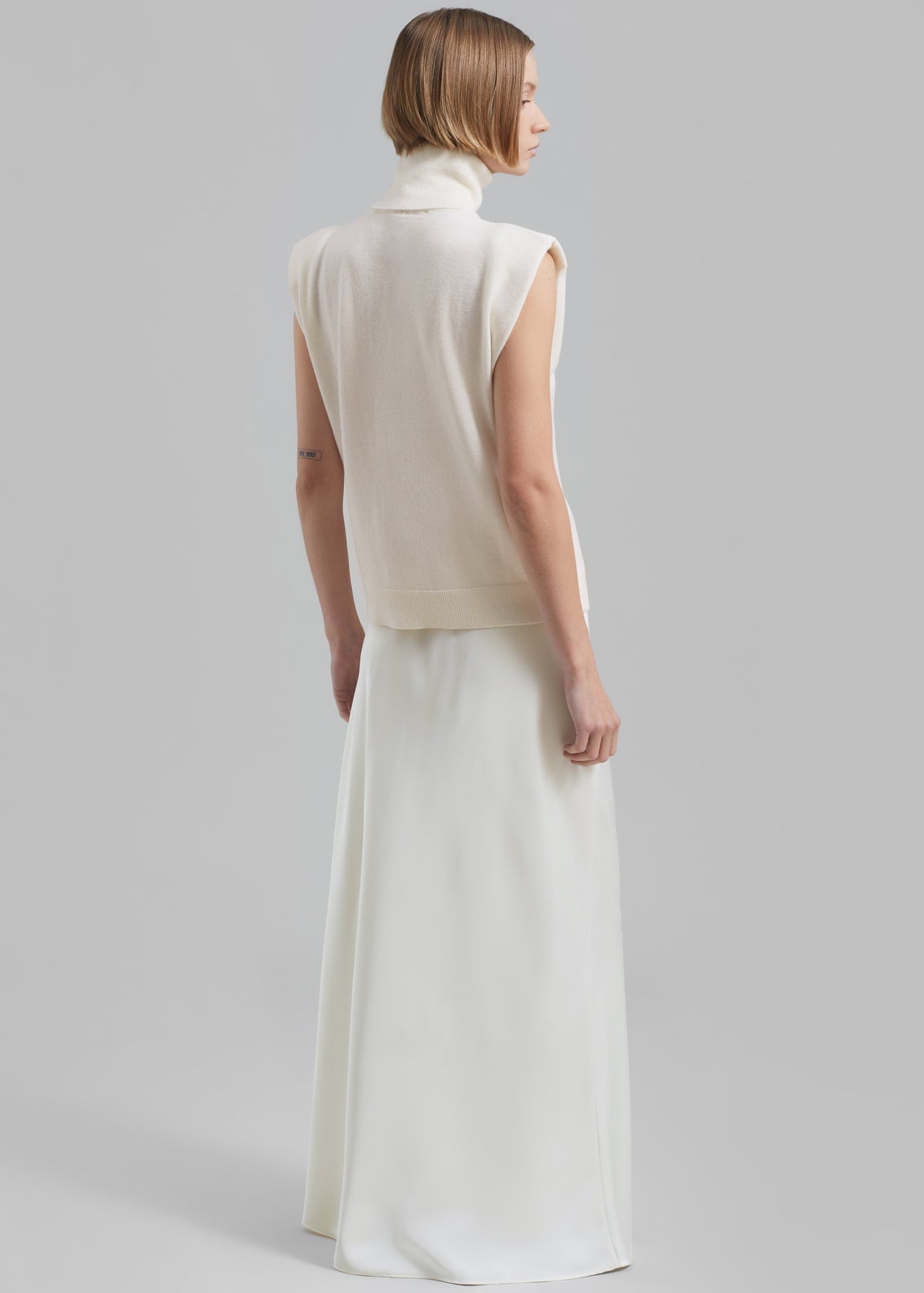 Nadia Thin Padded Sleeveless Turtleneck - Ivory - 8