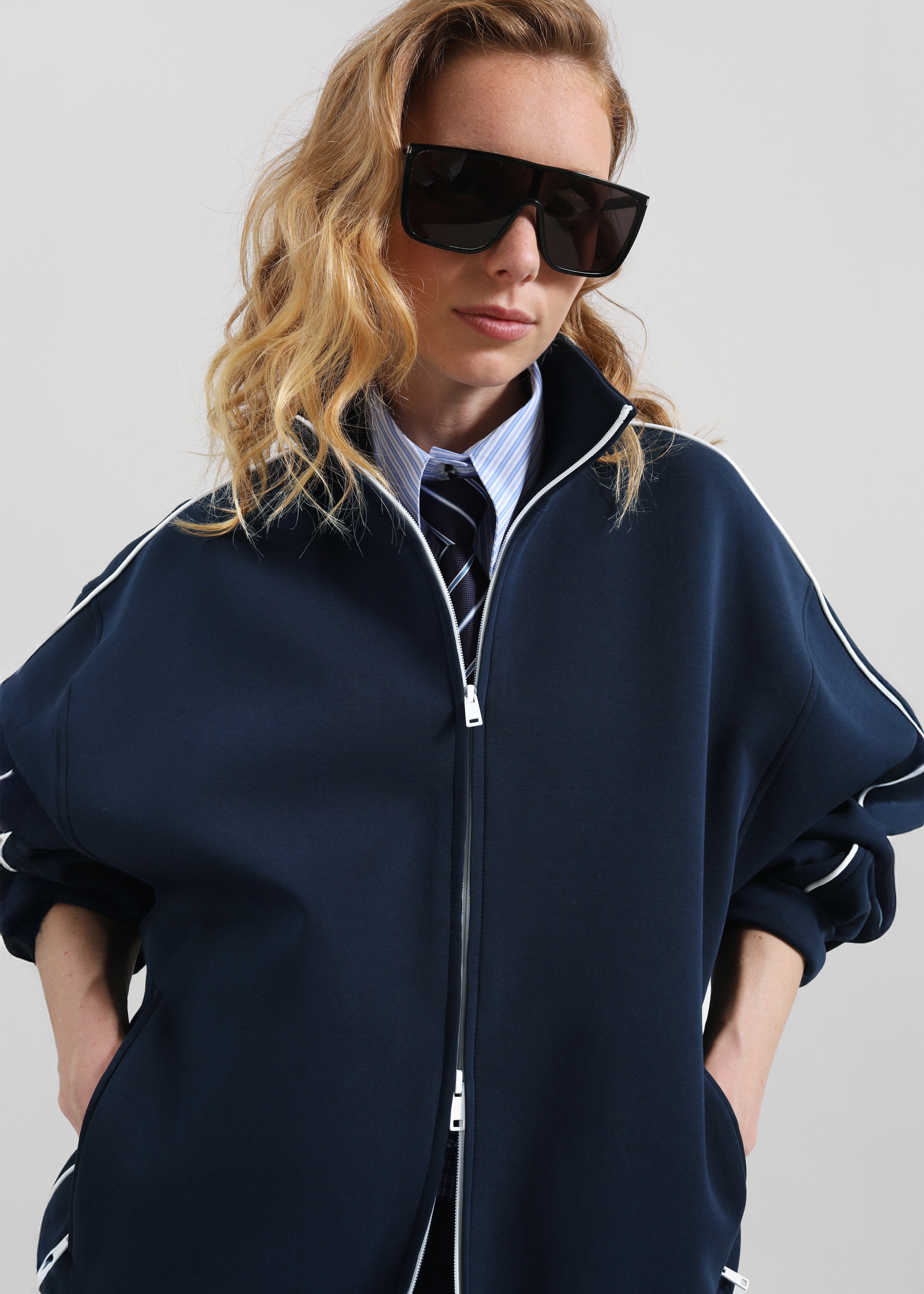 Nayen Zip-Up Jacket - Navy – The Frankie Shop Europe