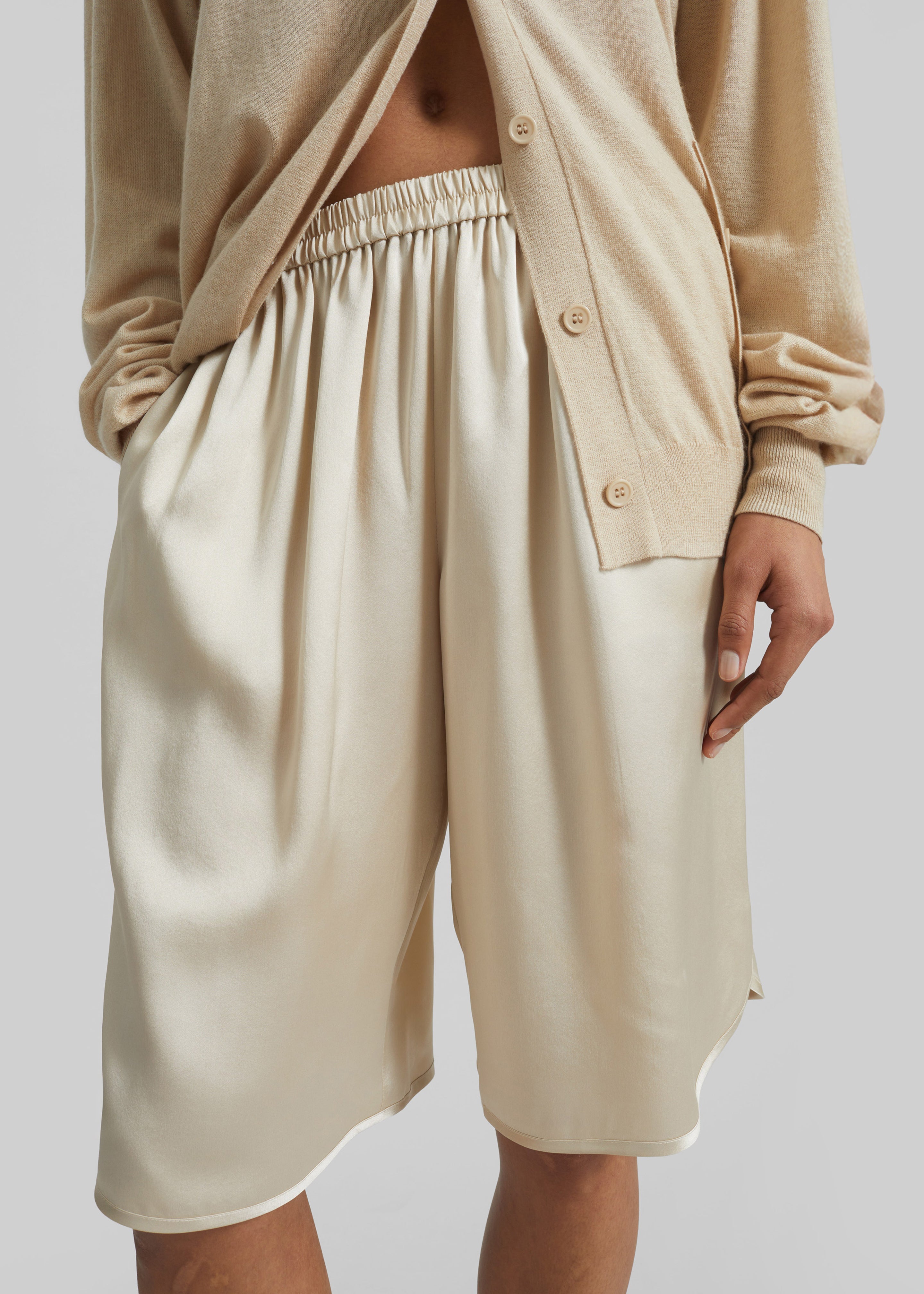 Nelis Silk Bermuda Shorts - Champagne - 3