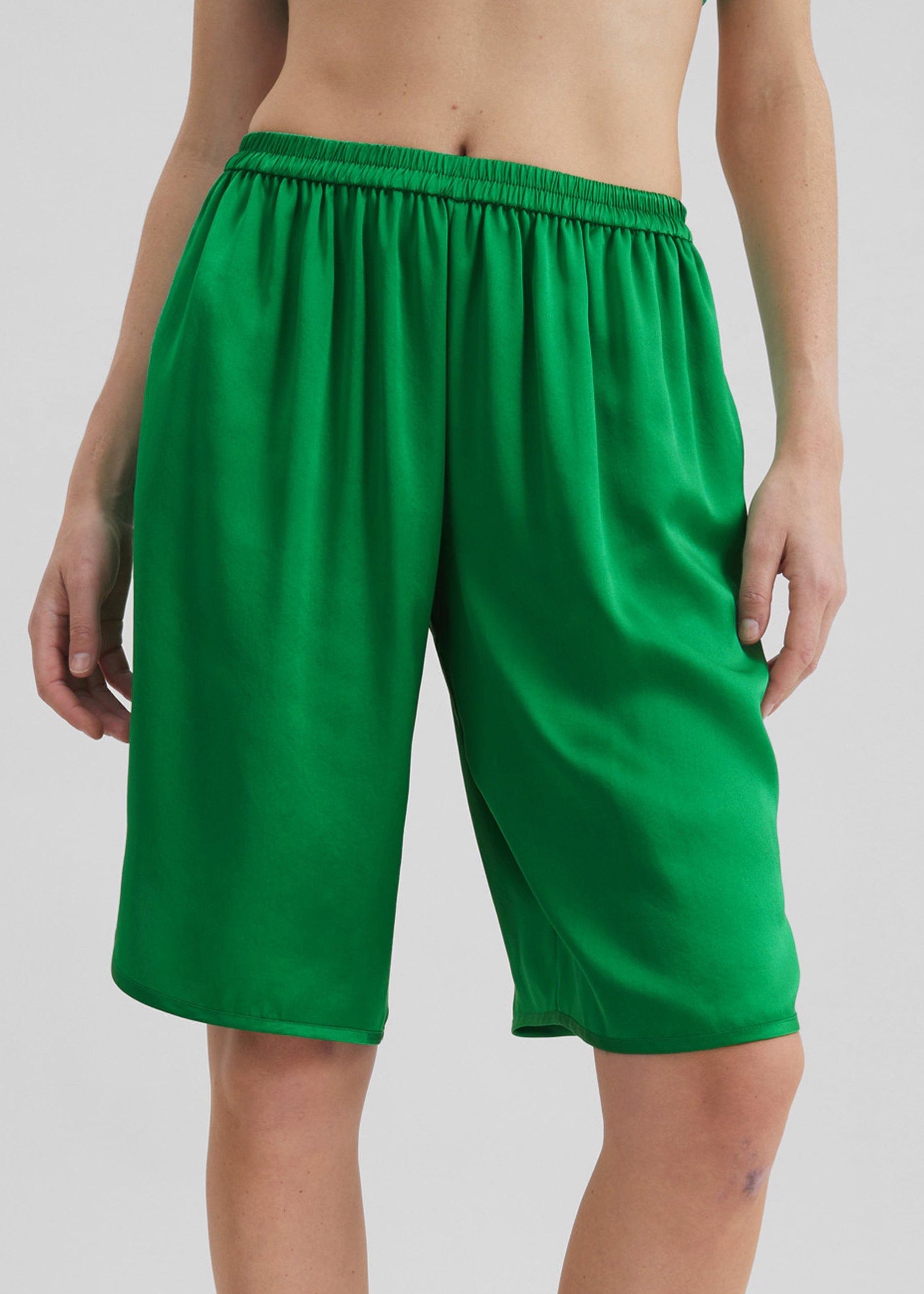 Nelis Silk Bermuda Shorts - Kelly Green - 3