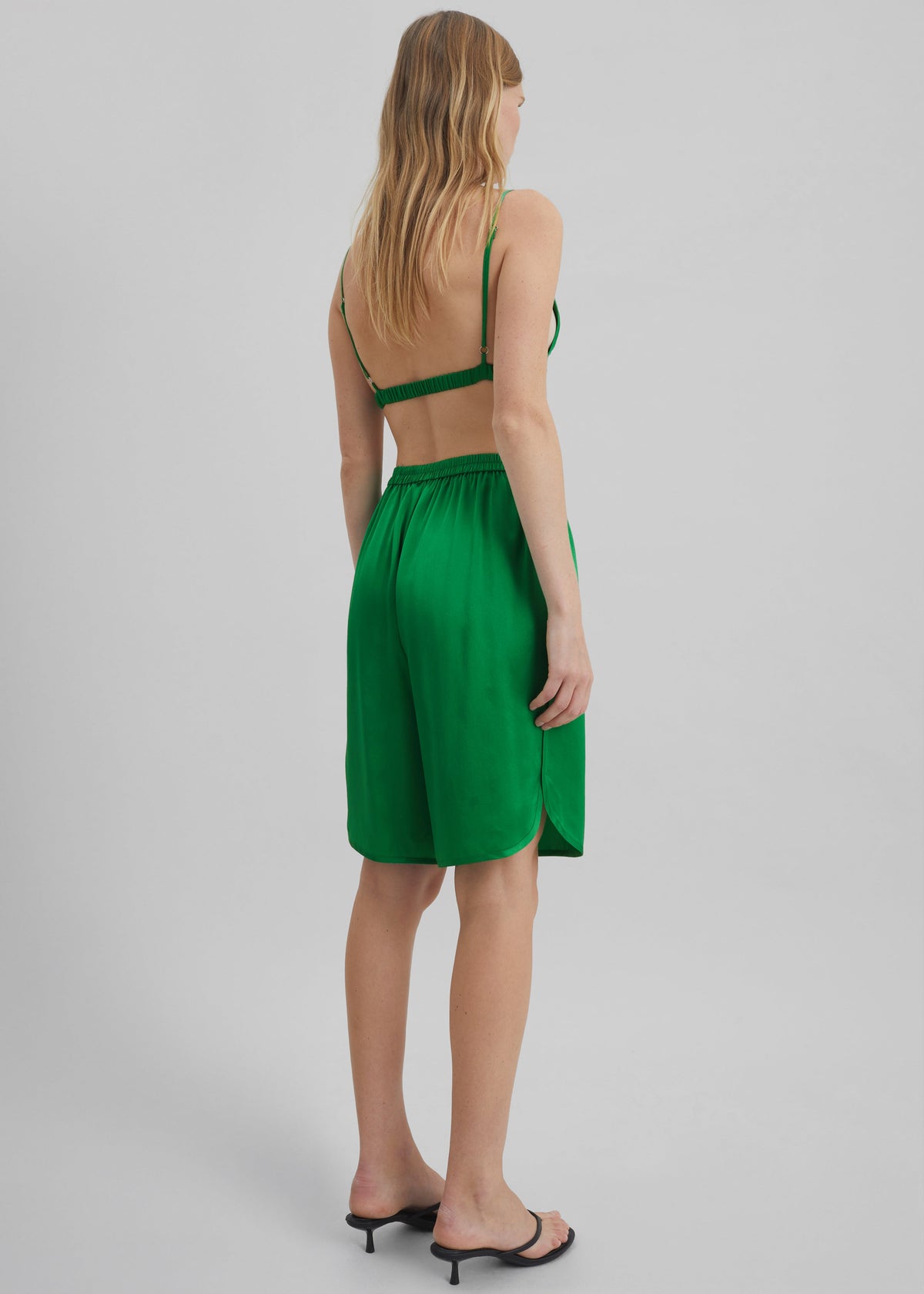 Nelis Silk Bermuda Shorts - Kelly Green The Frankie Shop Europe Nelis Silk Bermuda Shorts - Kelly Green The Frankie Shop Europe